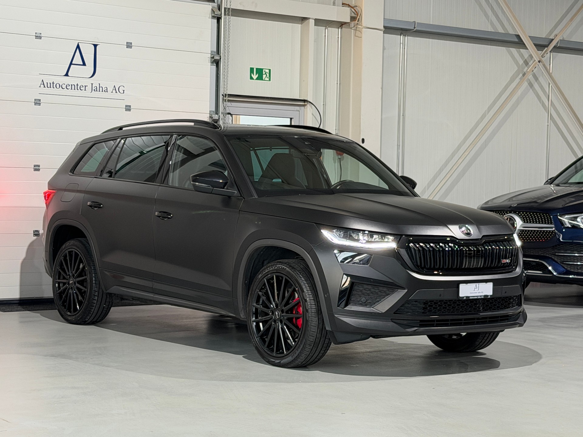 SKODA Kodiaq 2.0 TSI 4x4 RS (CH) AHK 2.5T / Schwarz Matt /-image-4
