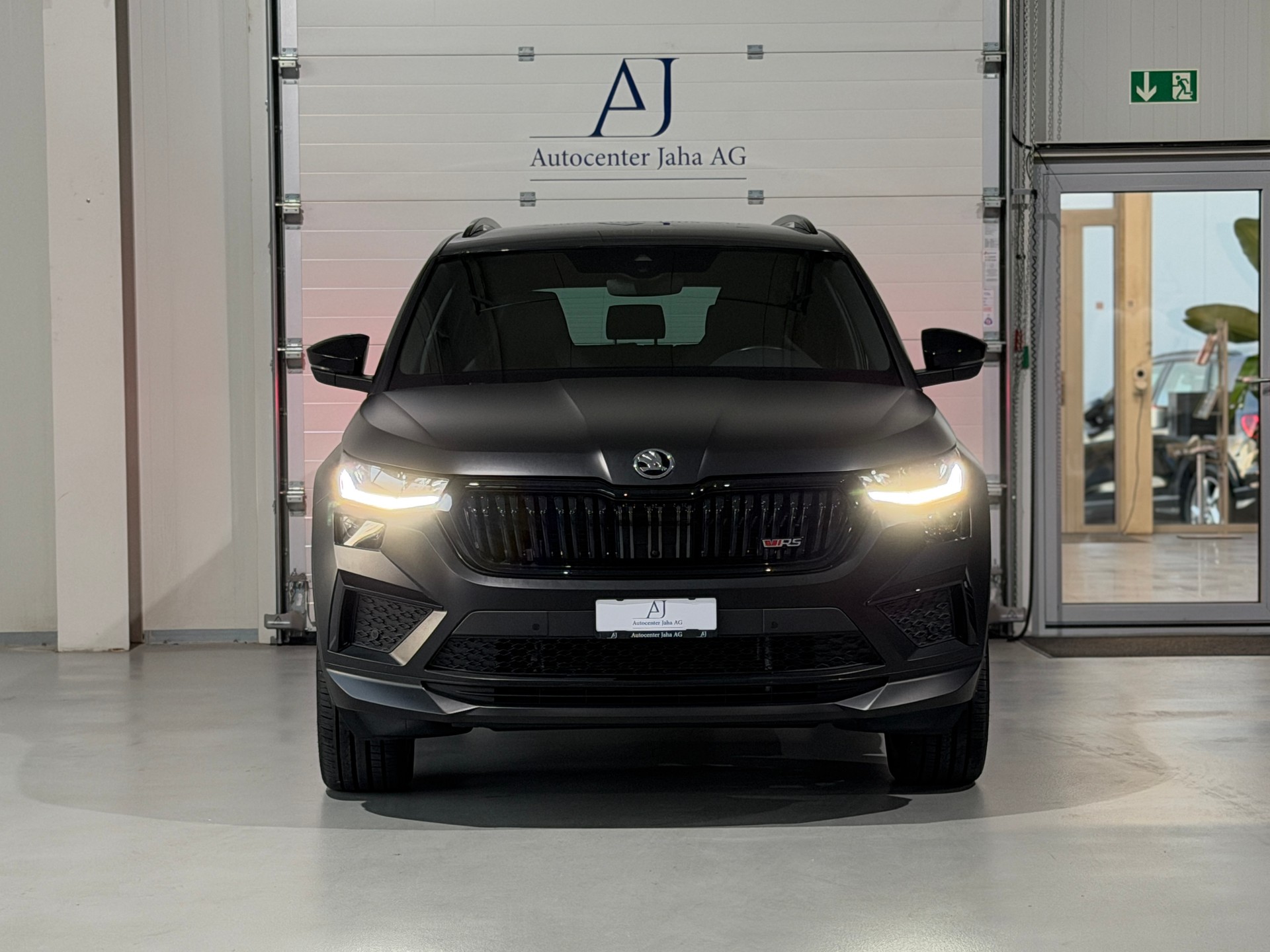 SKODA Kodiaq 2.0 TSI 4x4 RS (CH) AHK 2.5T / Schwarz Matt /-image-3