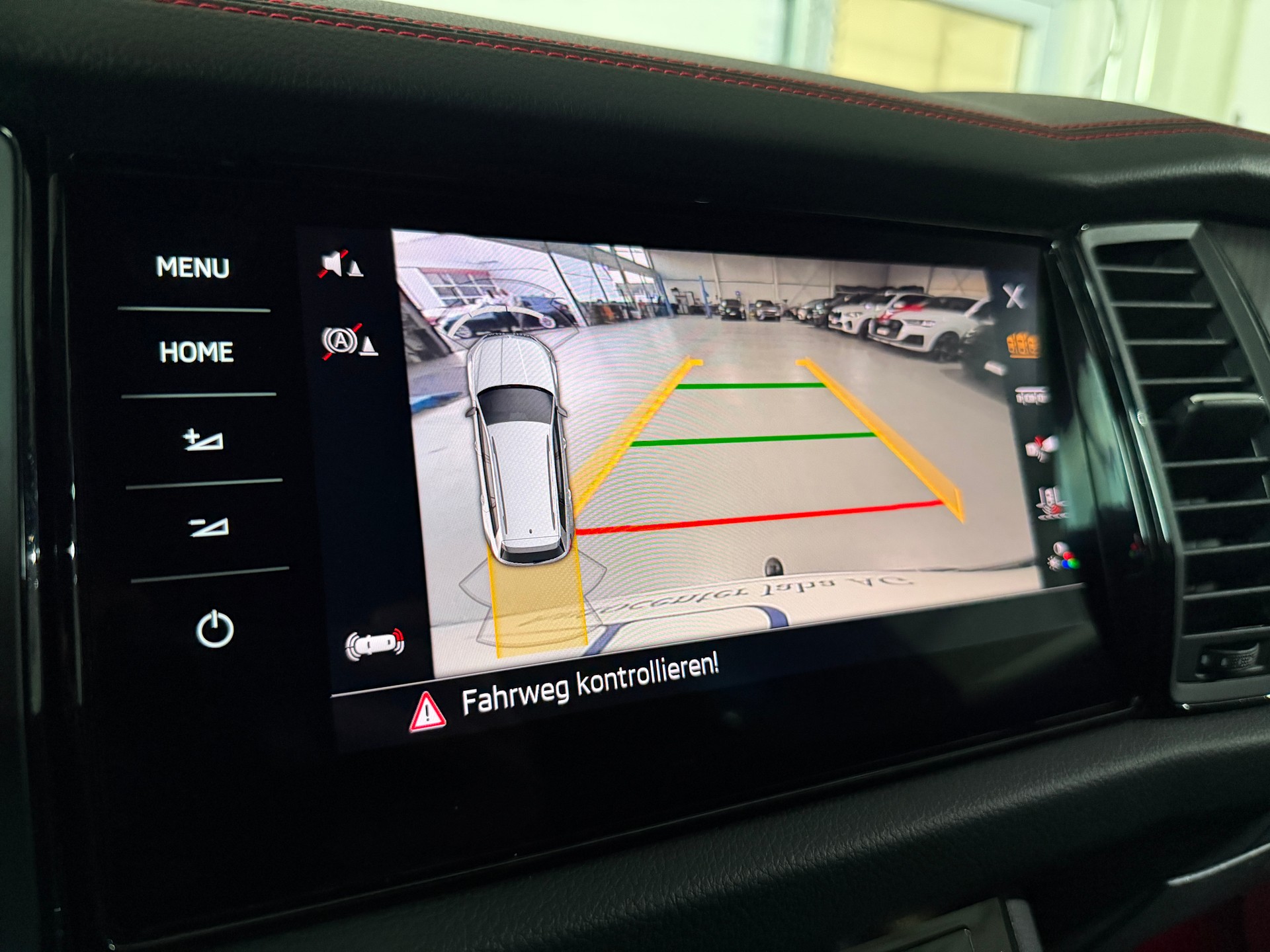 SKODA Kodiaq 2.0 TSI 4x4 RS (CH) AHK 2.5T / Schwarz Matt /-image-9