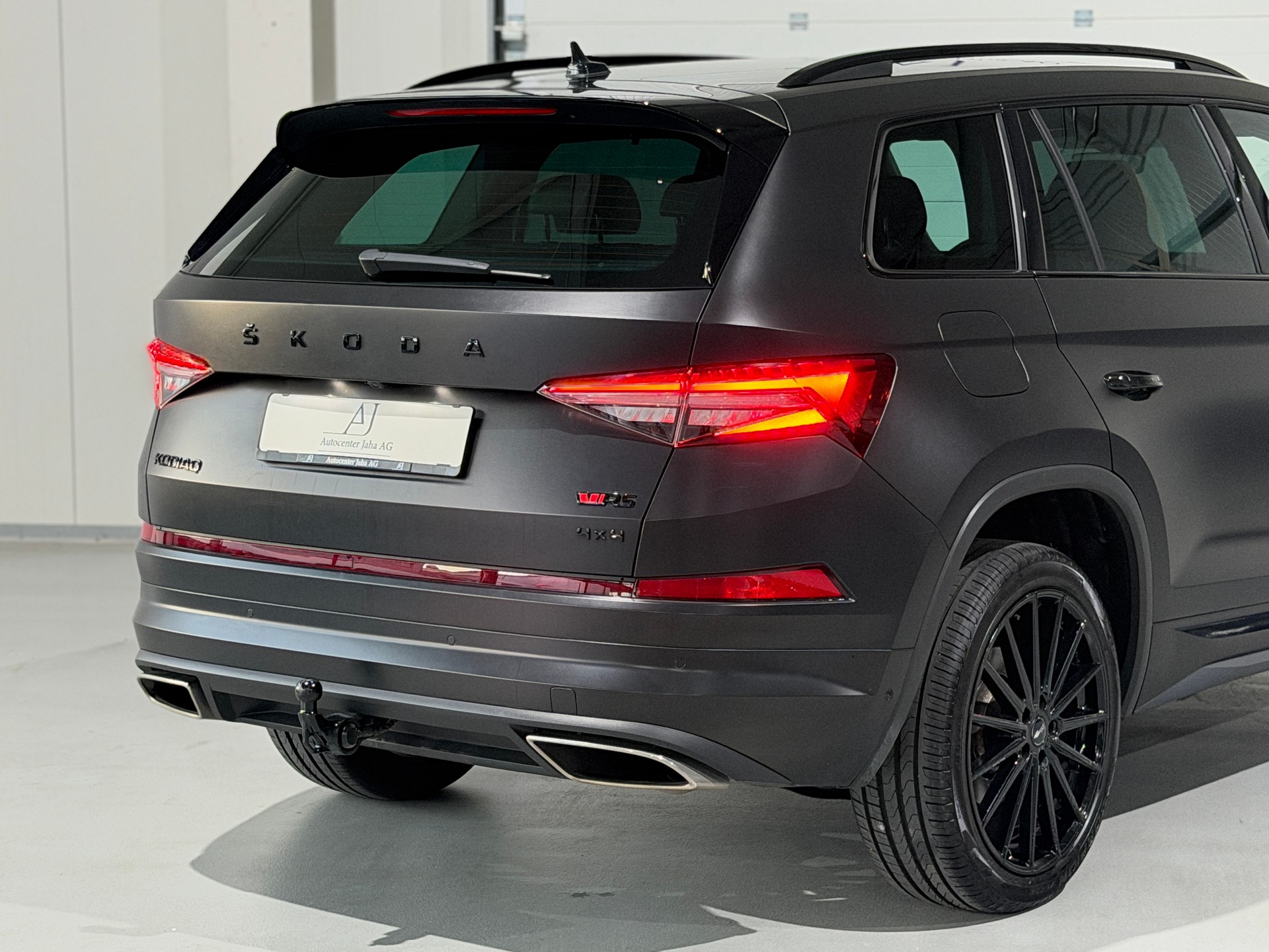 SKODA Kodiaq 2.0 TSI 4x4 RS (CH) AHK 2.5T / Schwarz Matt /-image-6