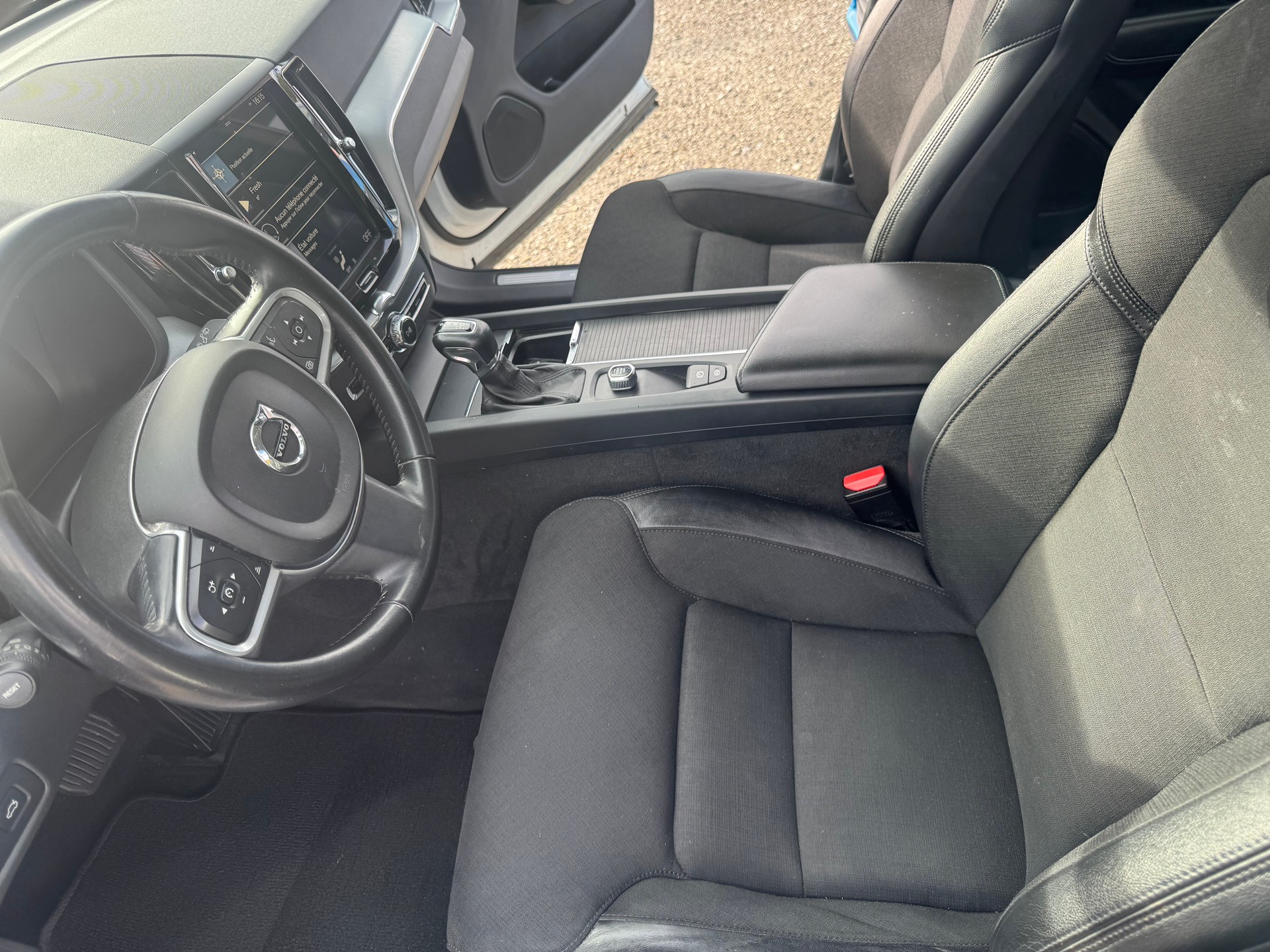 VOLVO XC60 D4 AWD R-Design Geartronic-image-11
