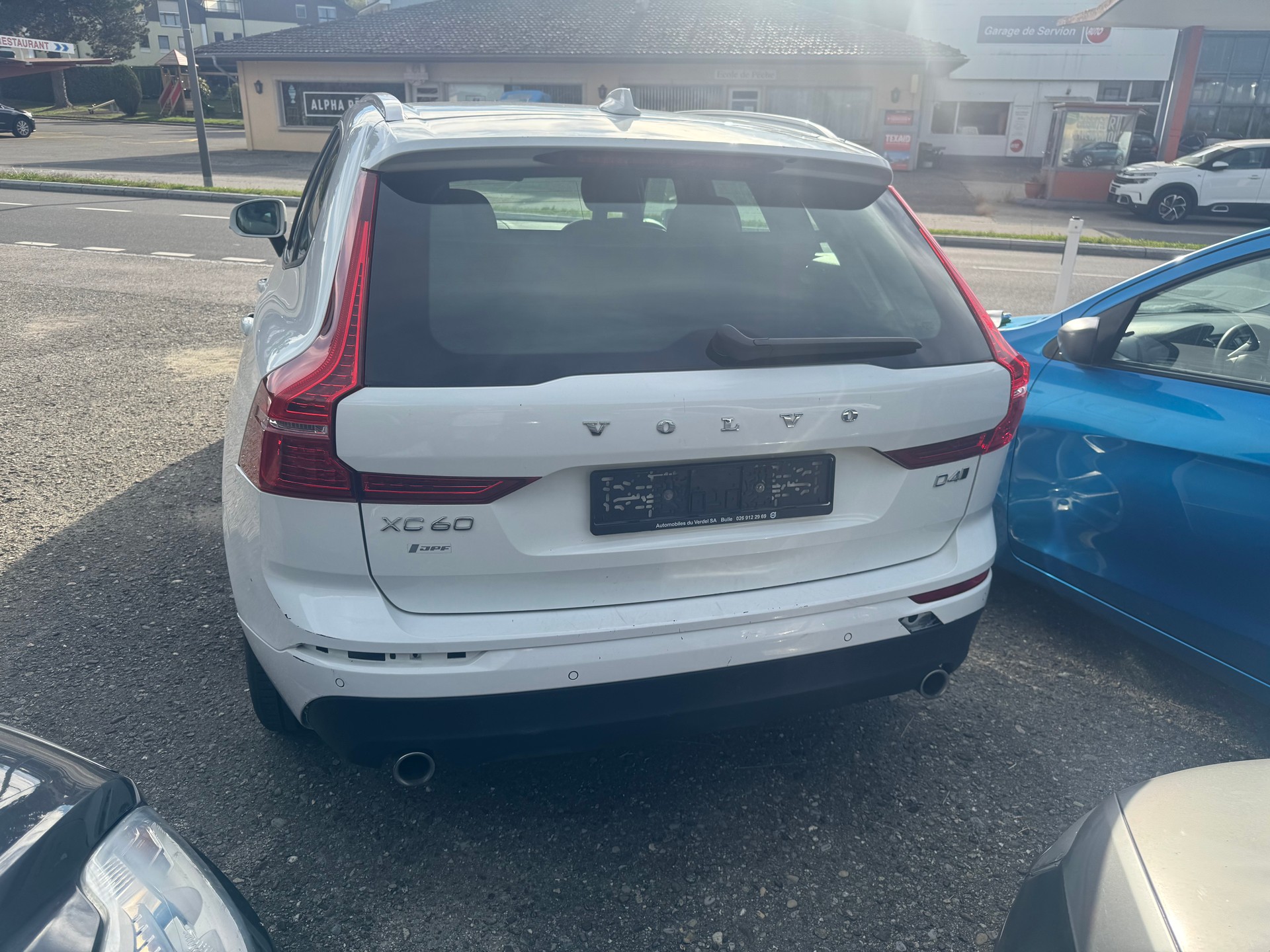VOLVO XC60 D4 AWD R-Design Geartronic-image-3