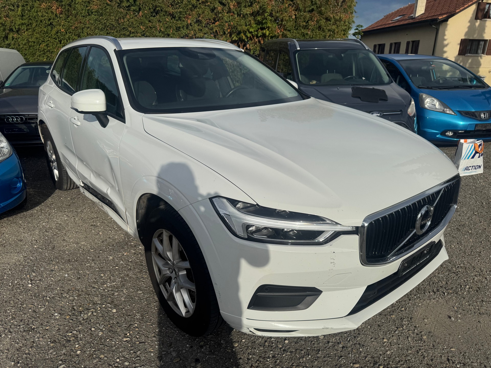 VOLVO XC60 D4 AWD R-Design Geartronic-image-1