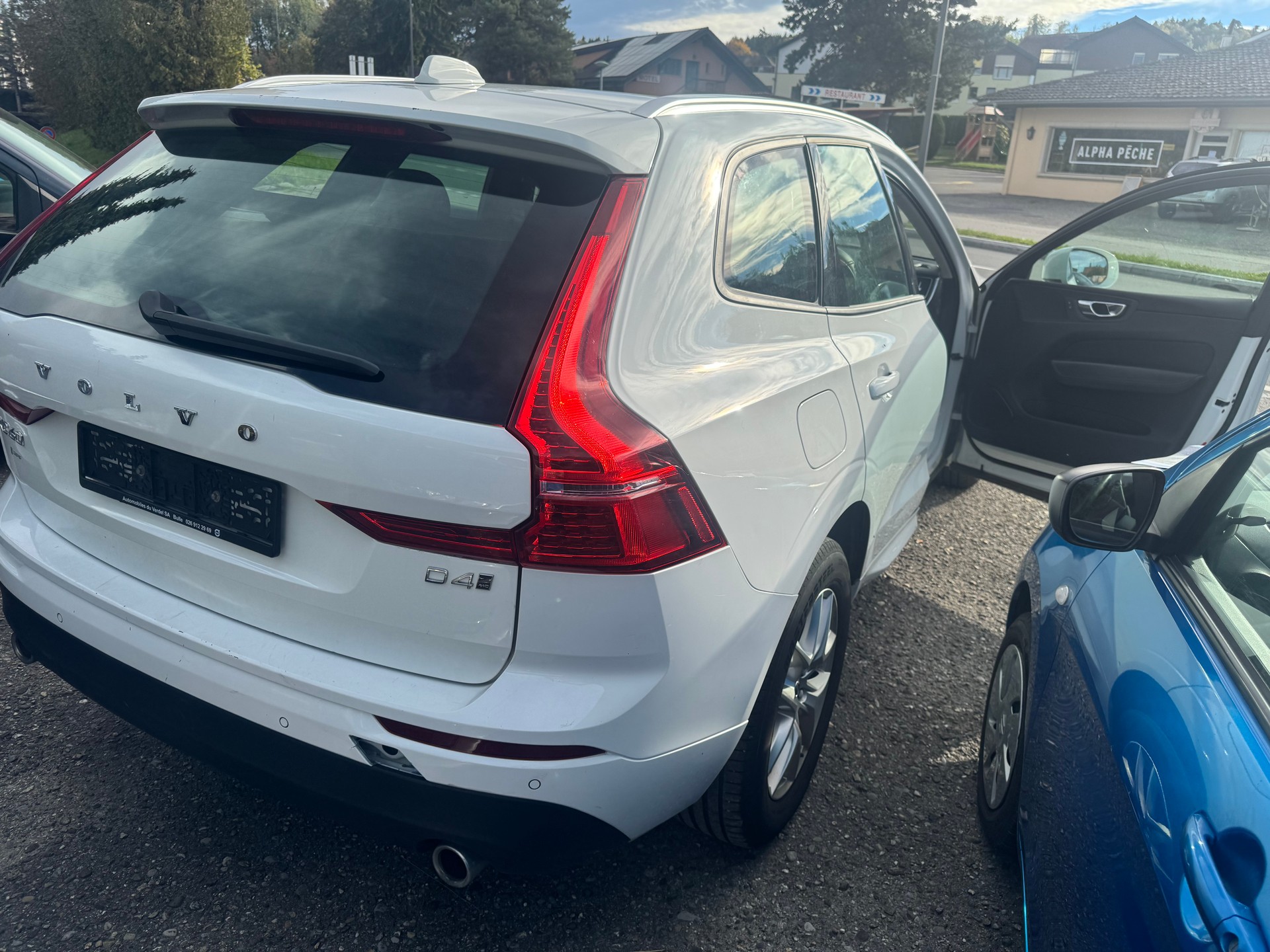 VOLVO XC60 D4 AWD R-Design Geartronic-image-6