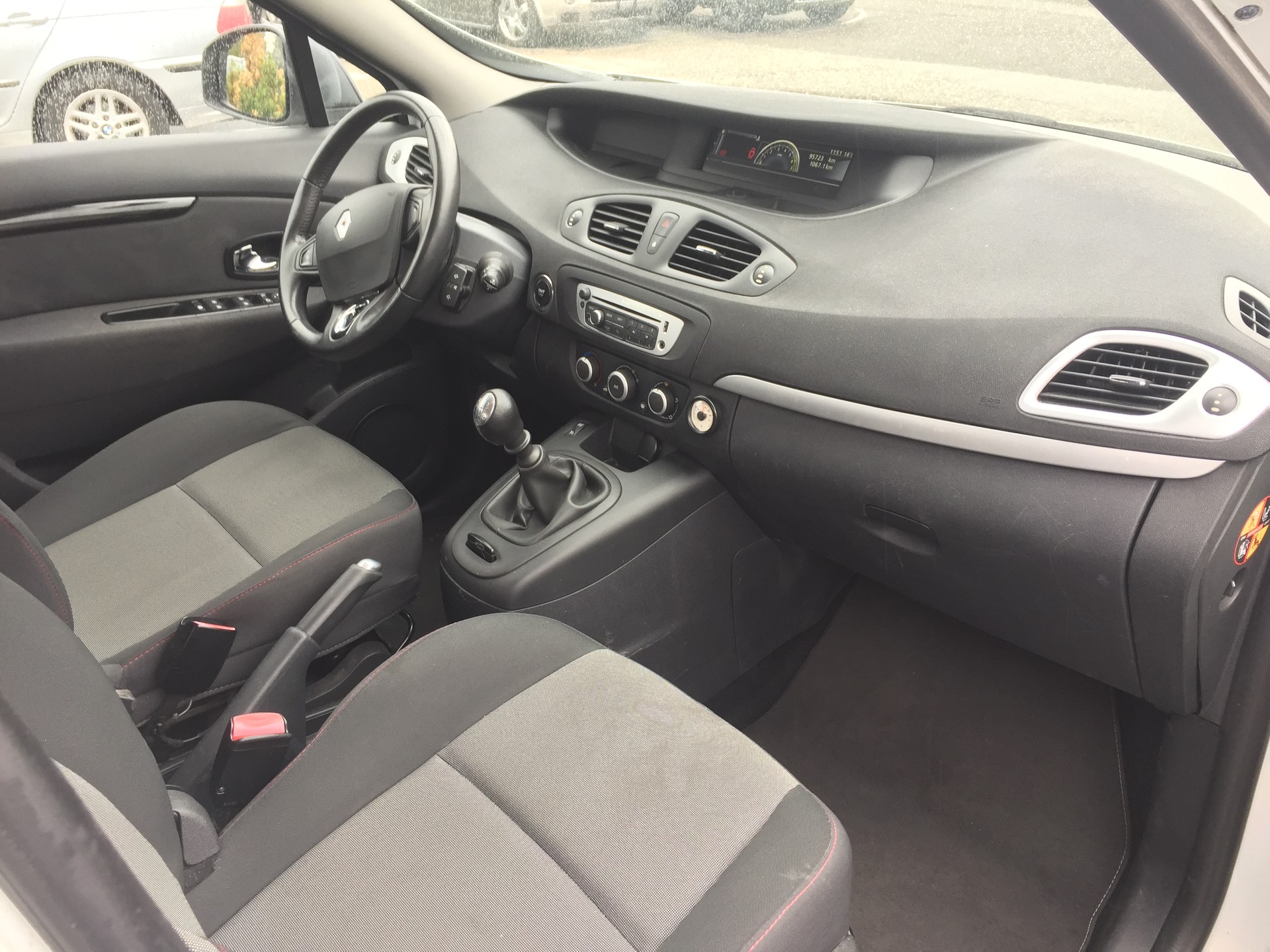 RENAULT Scénic 1.2 16V Turbo Expression-image-9