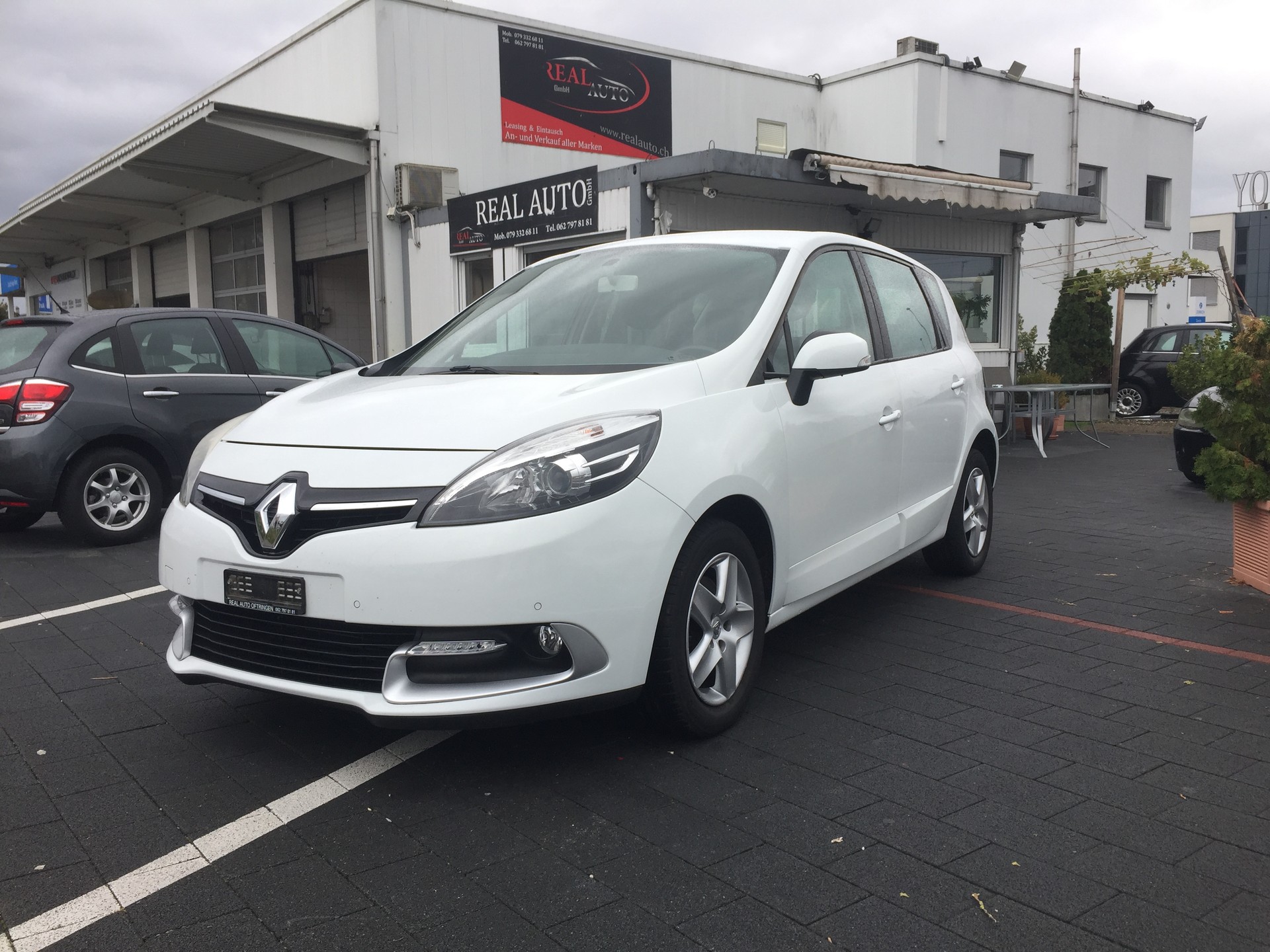 RENAULT Scénic 1.2 16V Turbo Expression-image-1