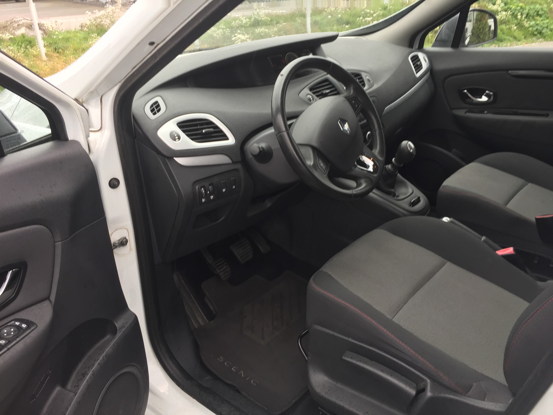 RENAULT Scénic 1.2 16V Turbo Expression-image-11