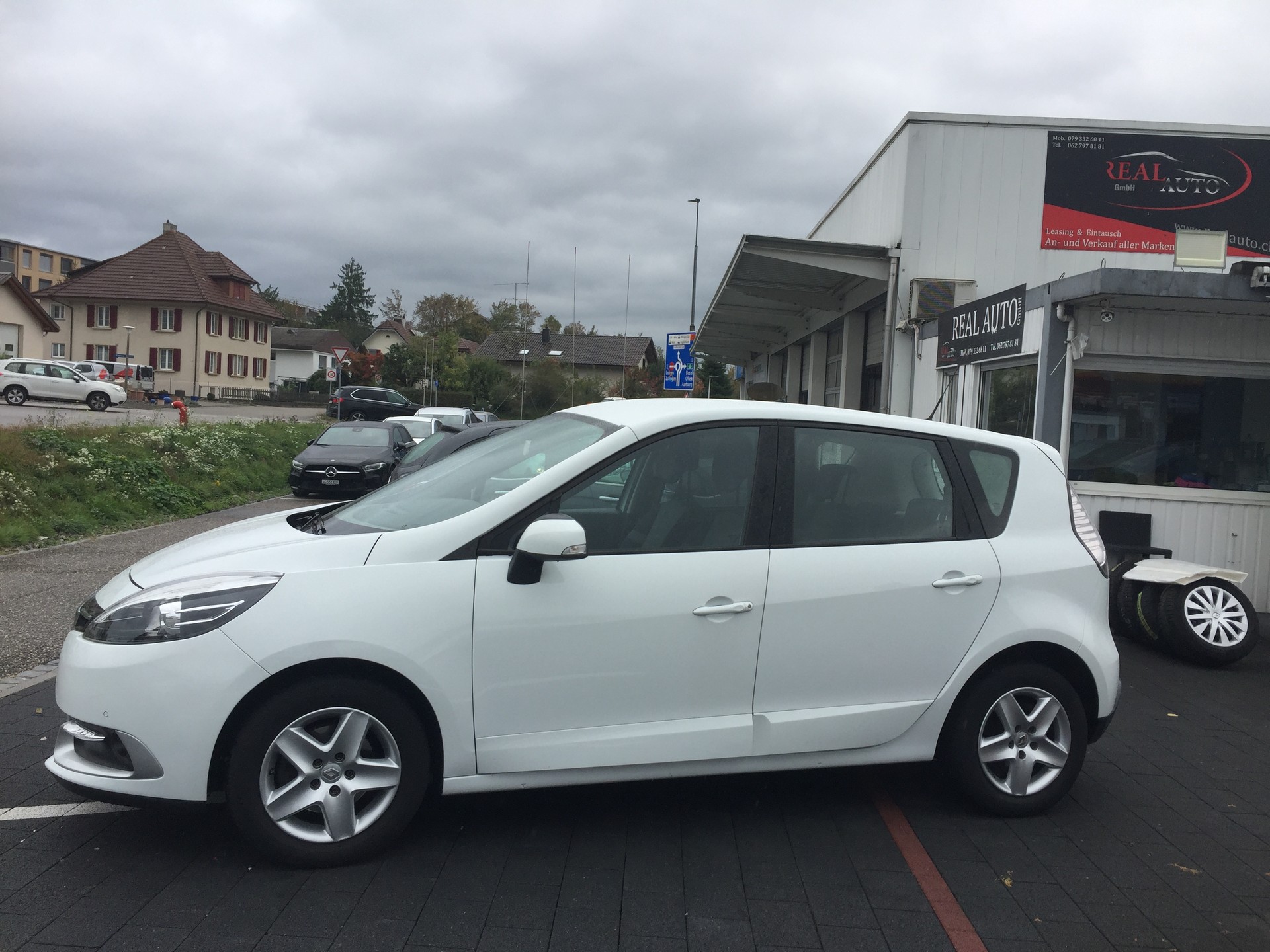 RENAULT Scénic 1.2 16V Turbo Expression-image-13