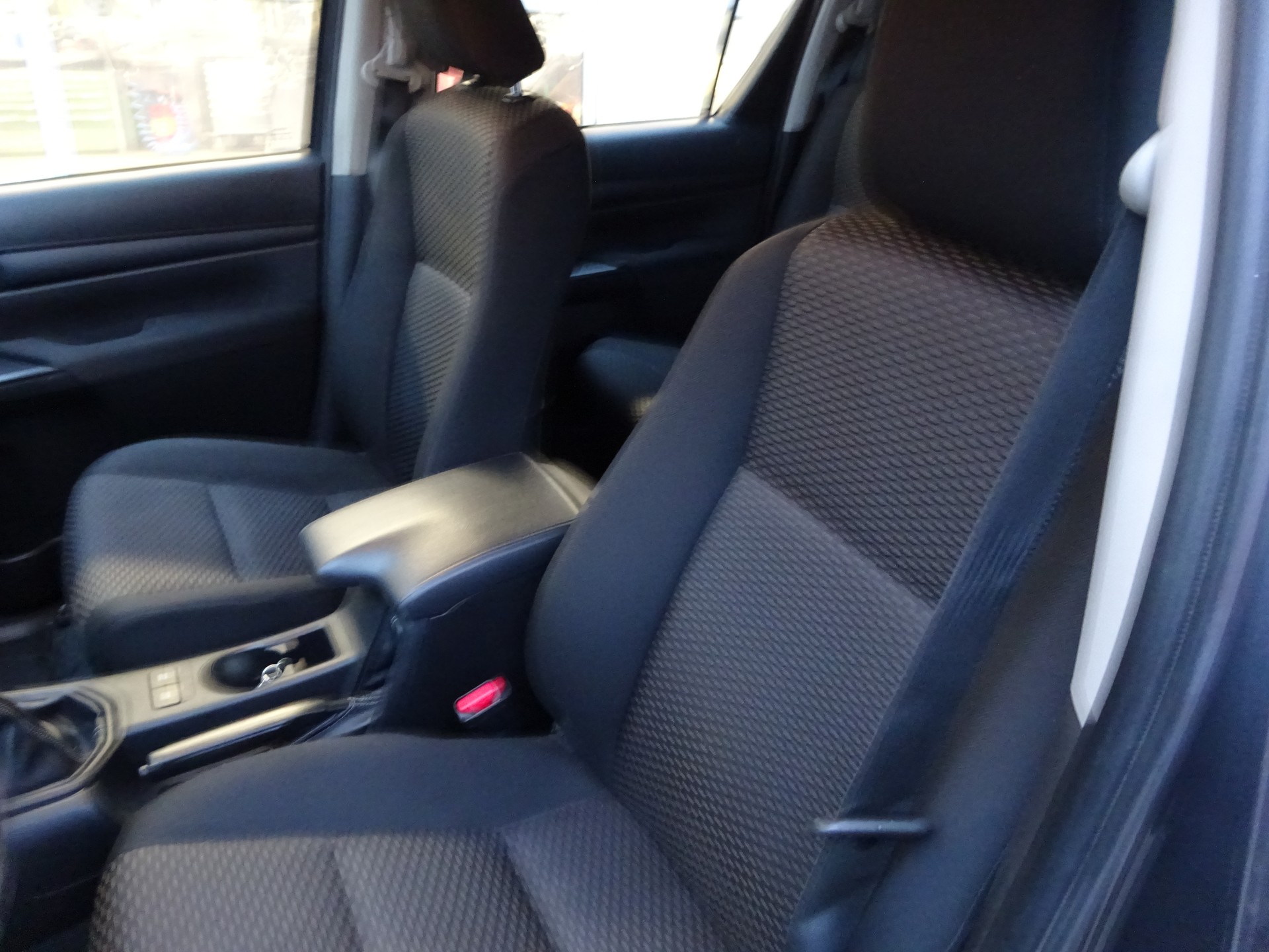 TOYOTA Hilux 2.4D-4D Comfort Double Cab 4x4-image-8
