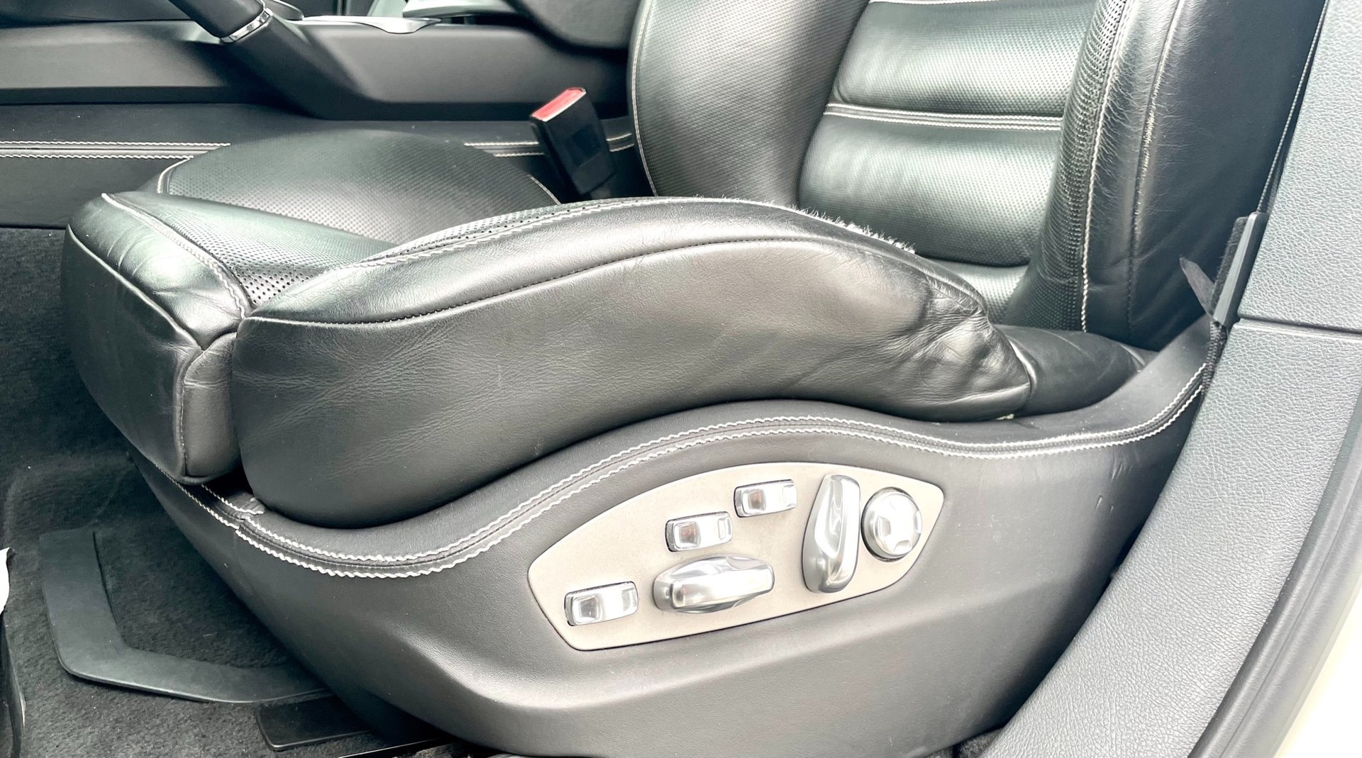 PORSCHE Cayenne Turbo-image-6