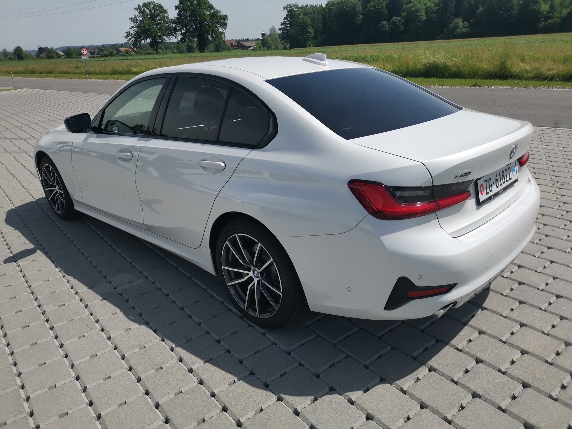 BMW 320d xDrive Sport Line Steptronic-image-1