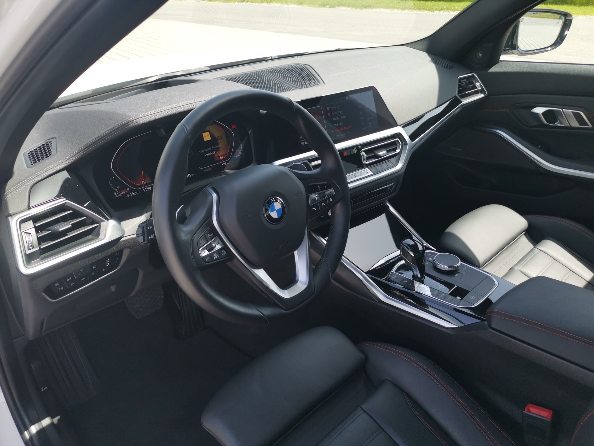BMW 320d xDrive Sport Line Steptronic-image-2