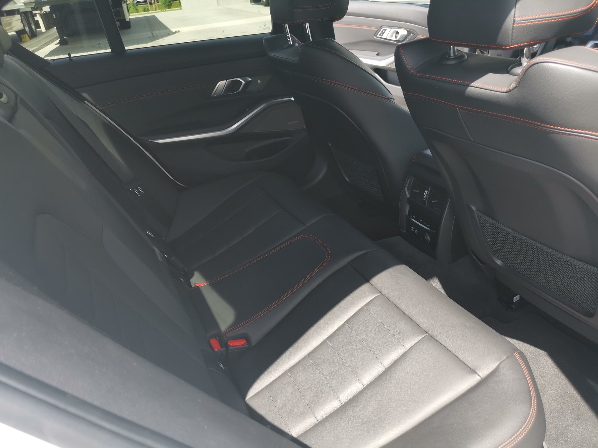BMW 320d xDrive Sport Line Steptronic-image-4