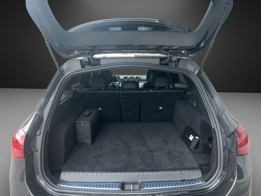 MERCEDES-BENZ C 300 e T AMG Line-image-10