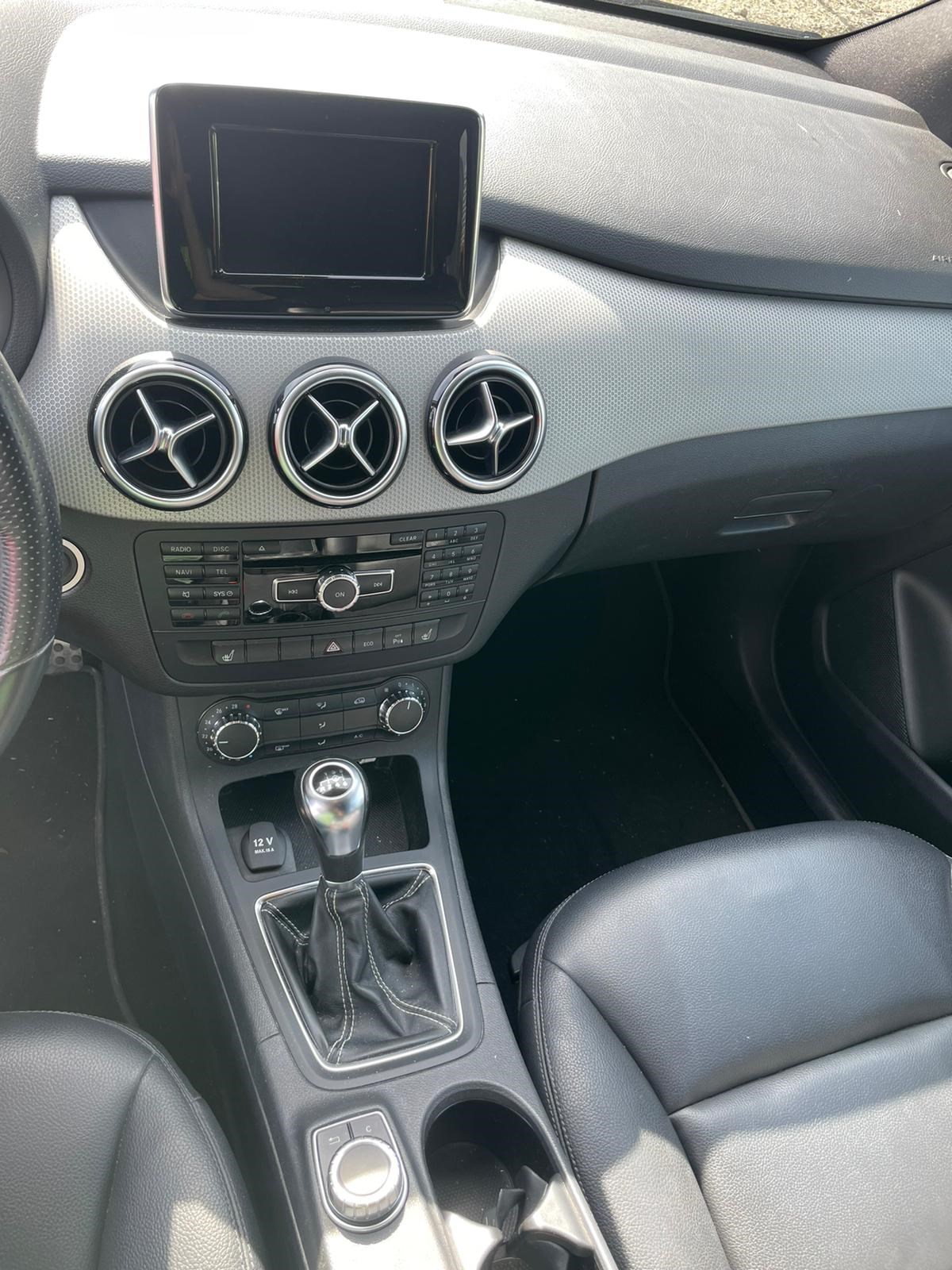 MERCEDES-BENZ B 200 CDI-image-5
