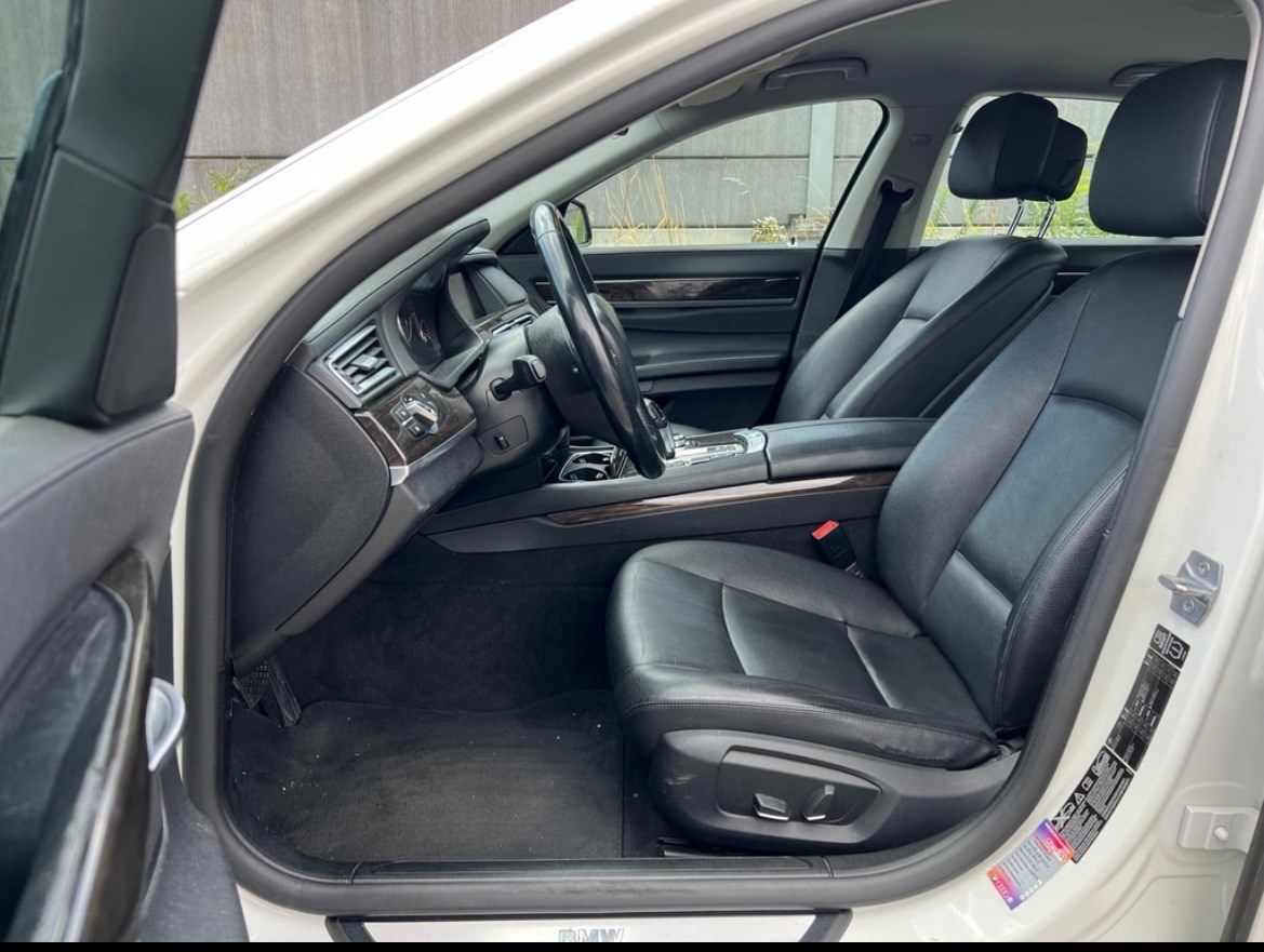 BMW 730d xDrive-image-10