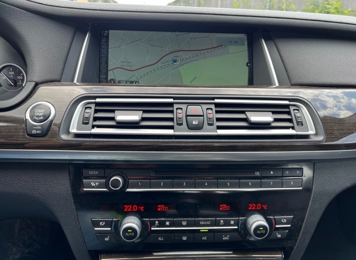 BMW 730d xDrive-image-14