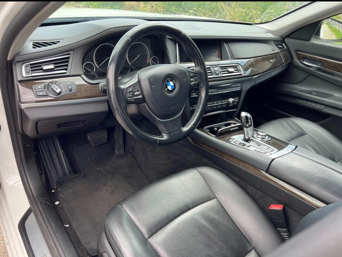 BMW 730d xDrive-image-9
