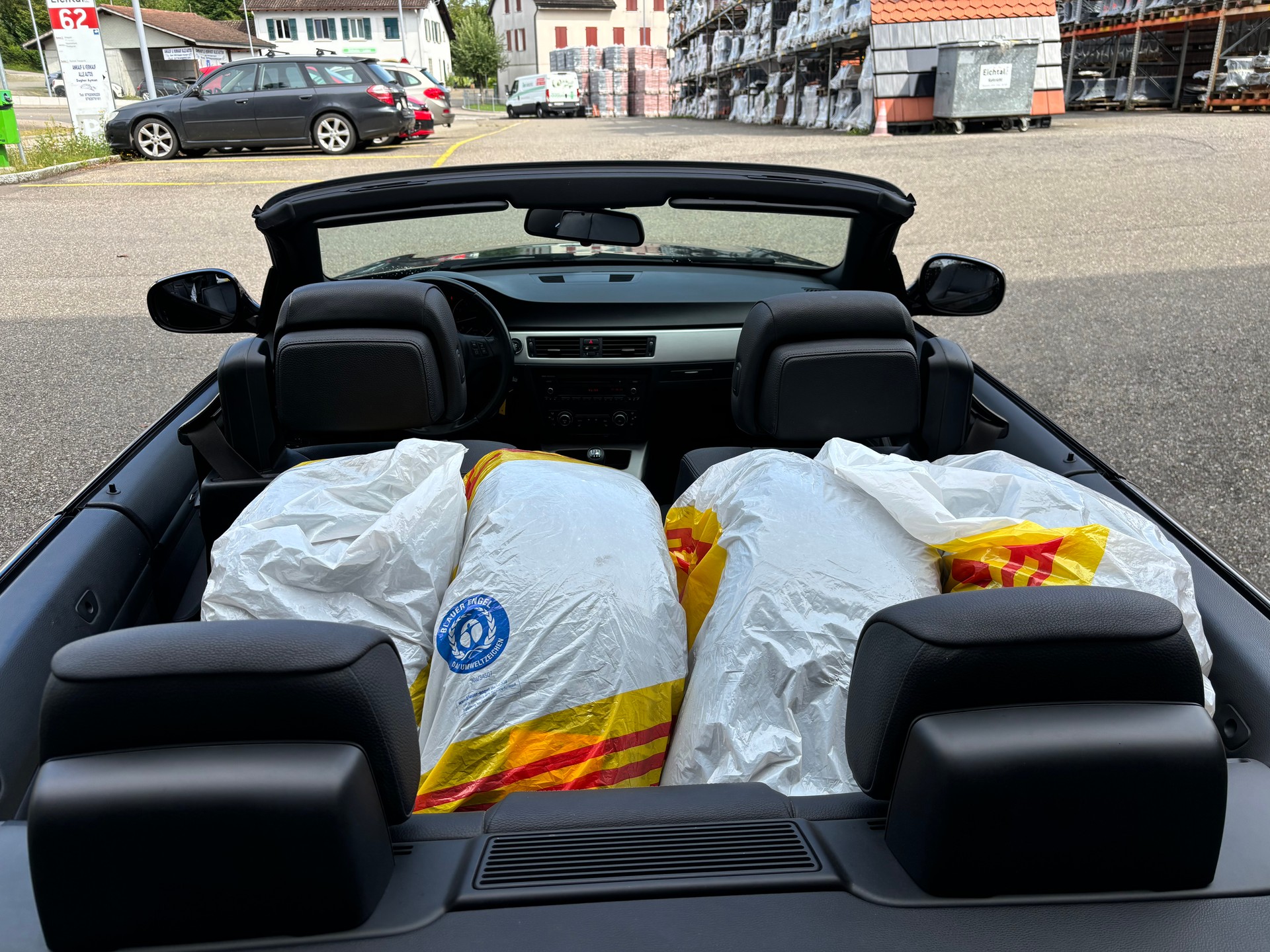 BMW 320i Cabriolet-image-8