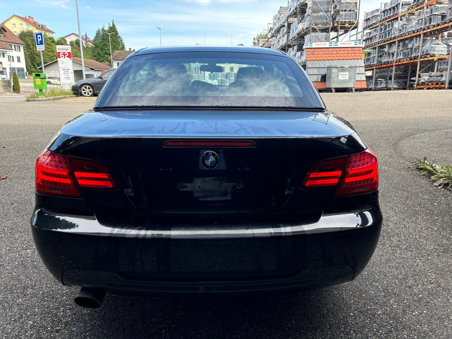 BMW 320i Cabriolet-image-7