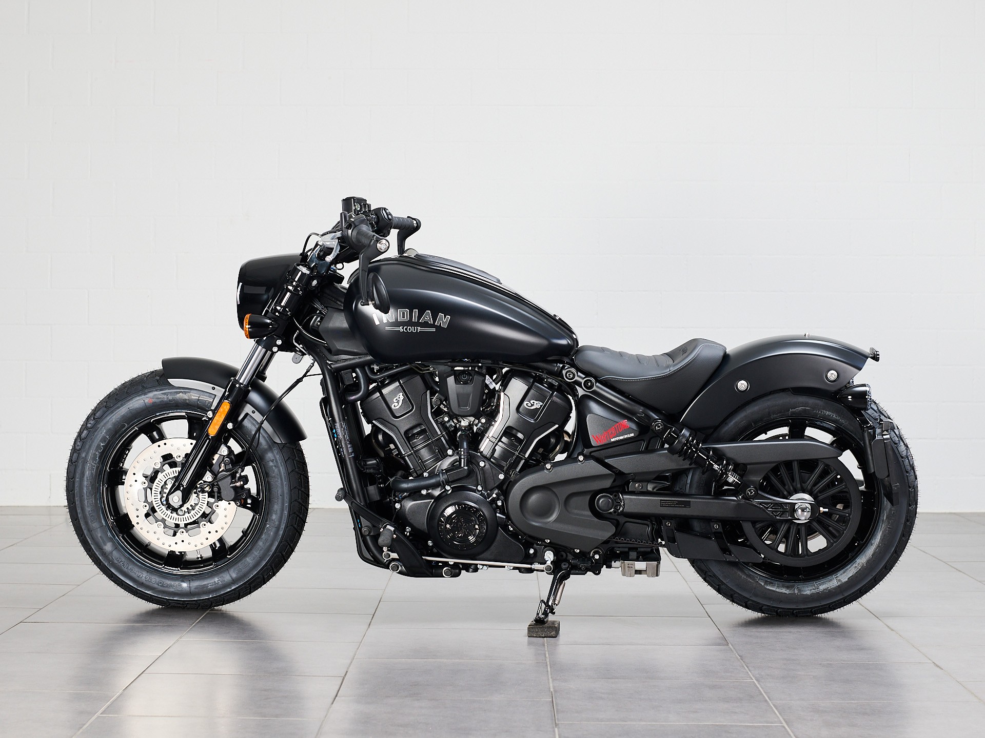 INDIAN SCOUT BOBBER-showroom-element-2