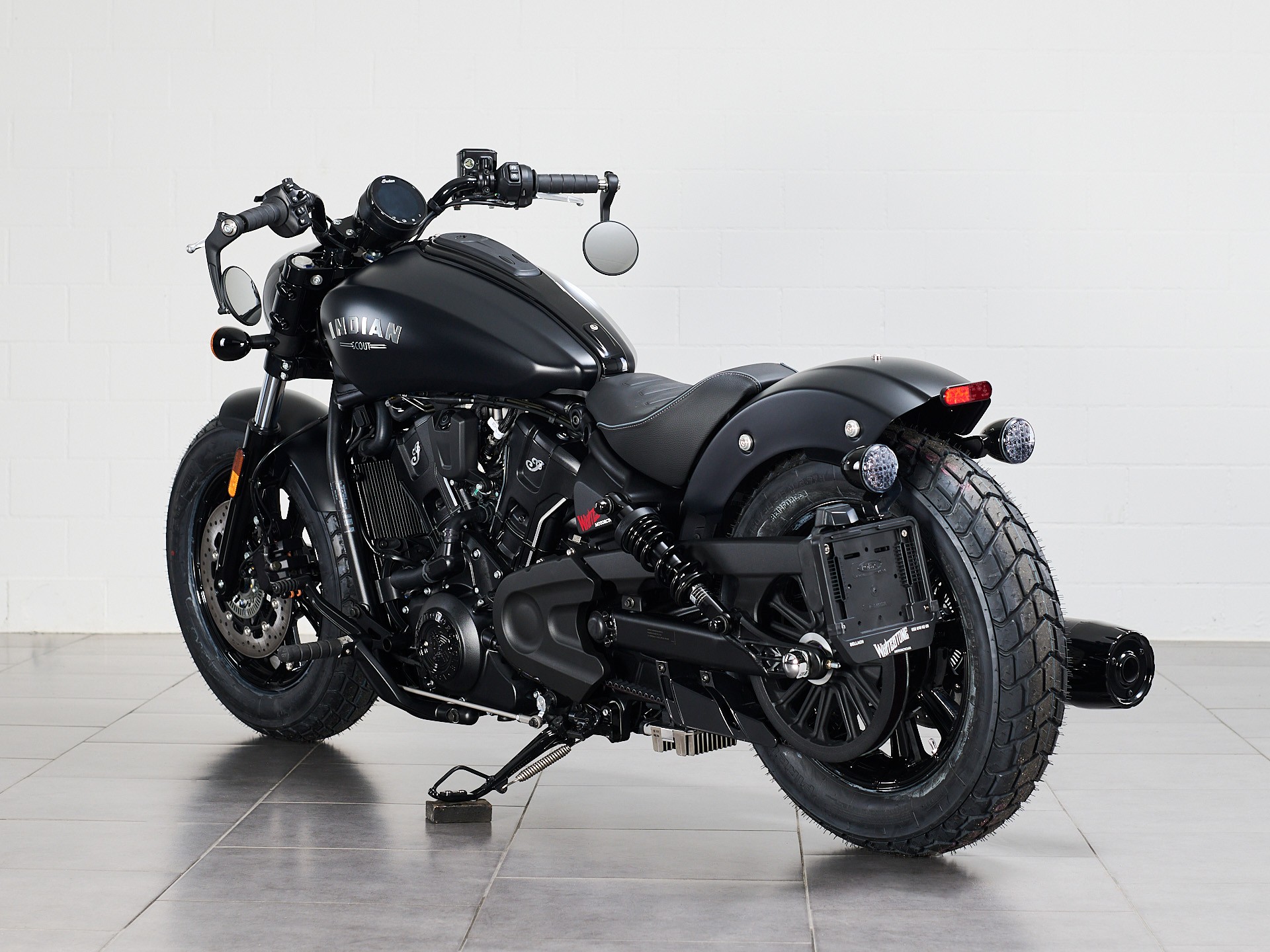 INDIAN SCOUT BOBBER-showroom-element-3
