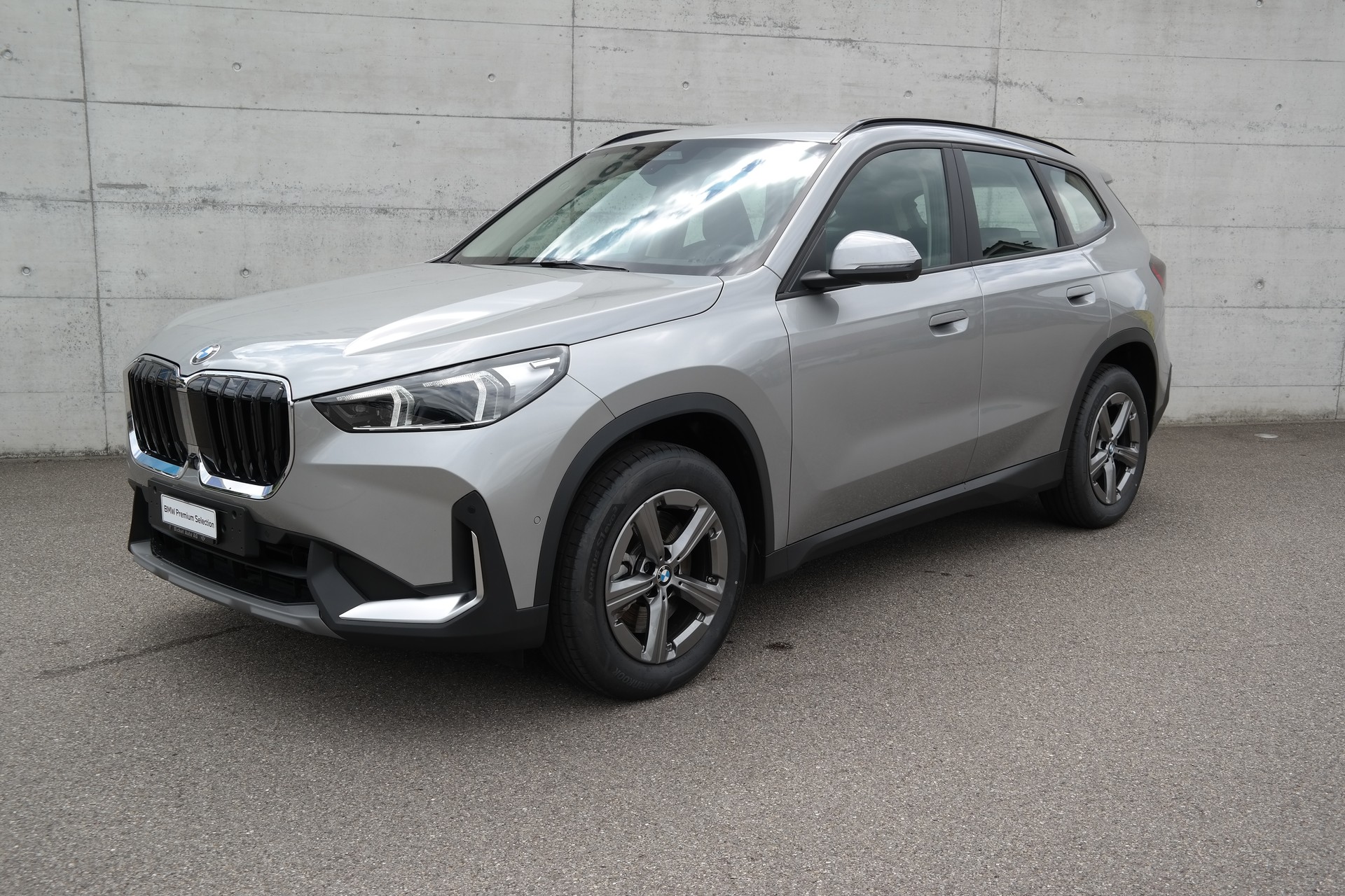 BMW X1 xDrive 23i 48V-image-0
