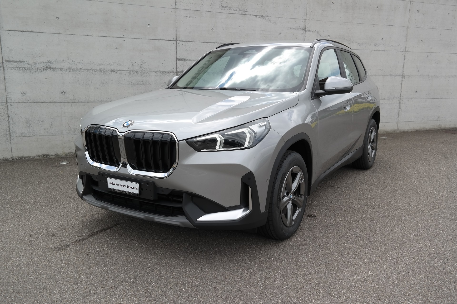 BMW X1 xDrive 23i 48V-image-2
