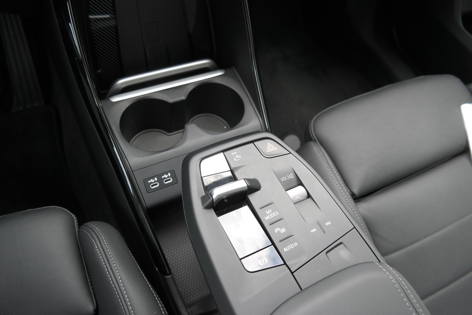 BMW X1 xDrive 23i 48V-image-8