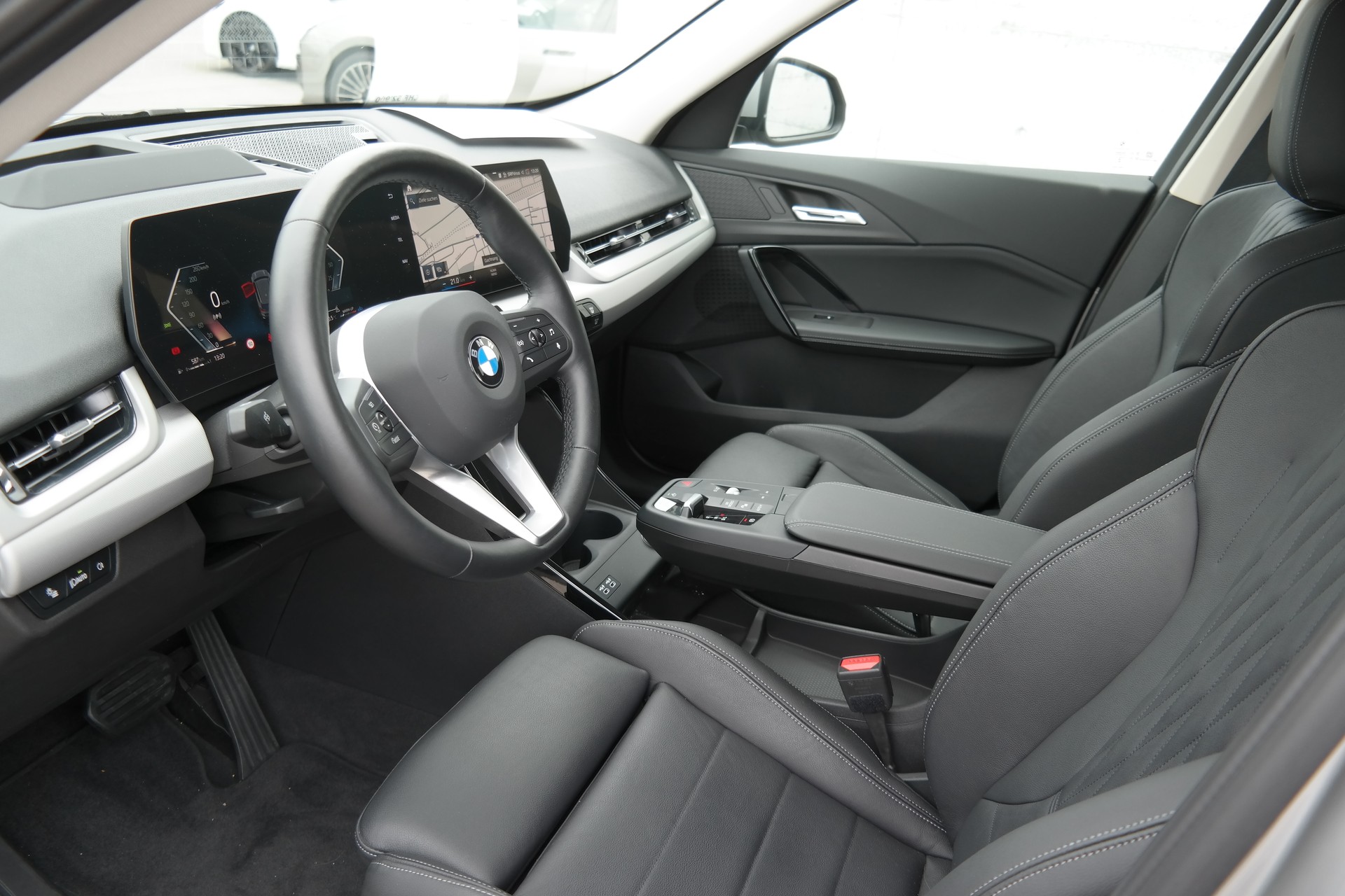 BMW X1 xDrive 23i 48V-image-5