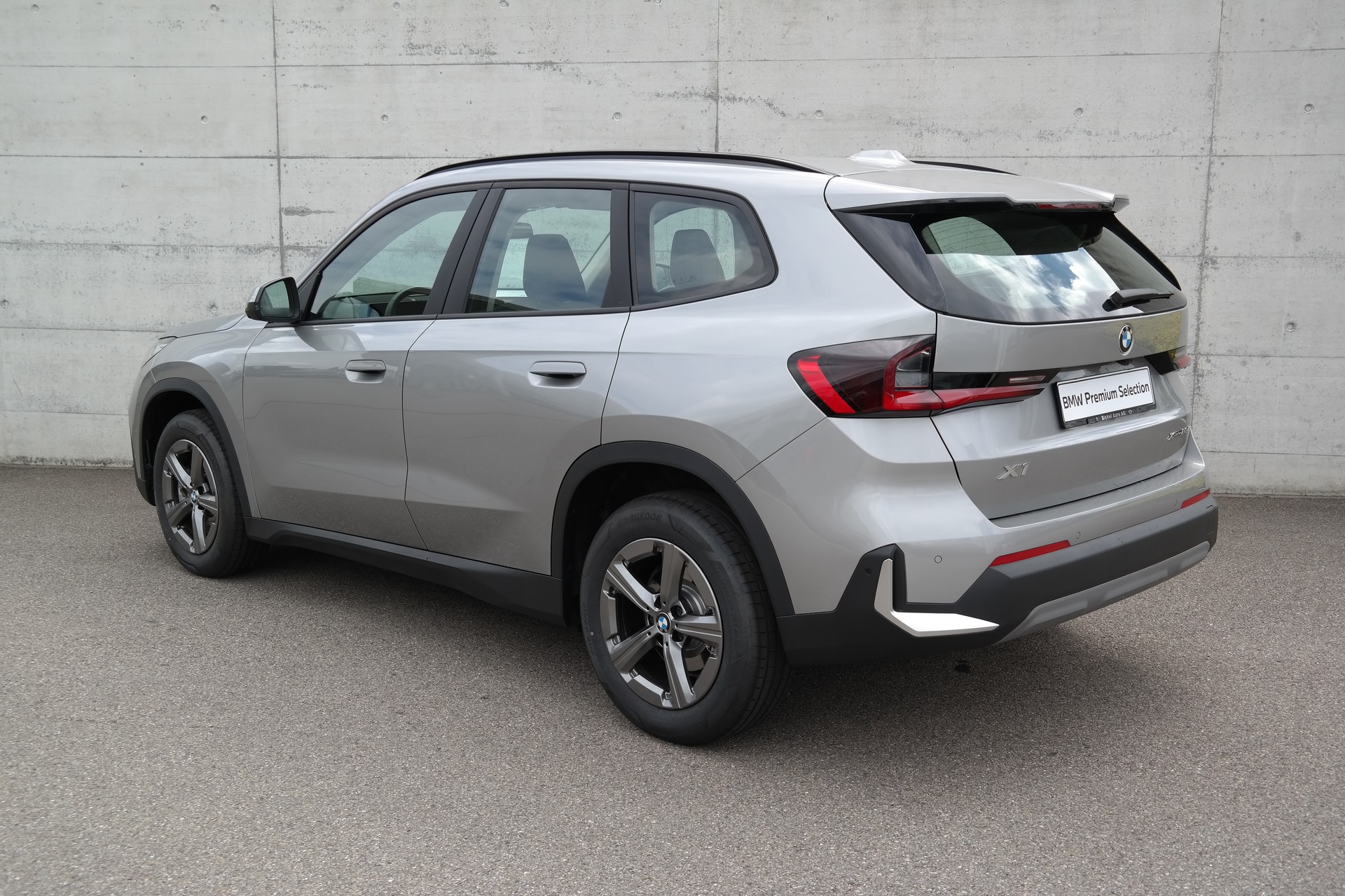 BMW X1 xDrive 23i 48V-image-3