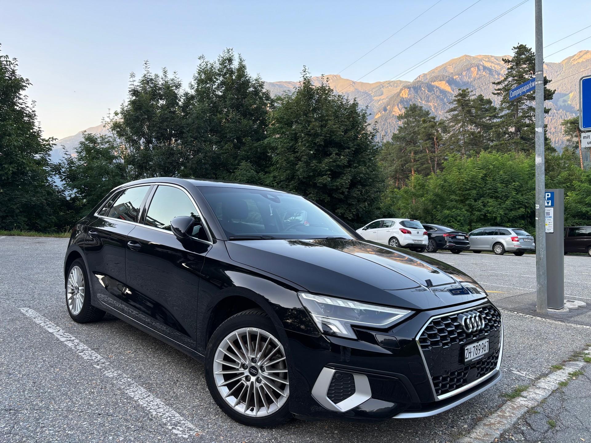 AUDI A3 Sportback 35 TFSI S line Attraction S-tronic-image-2