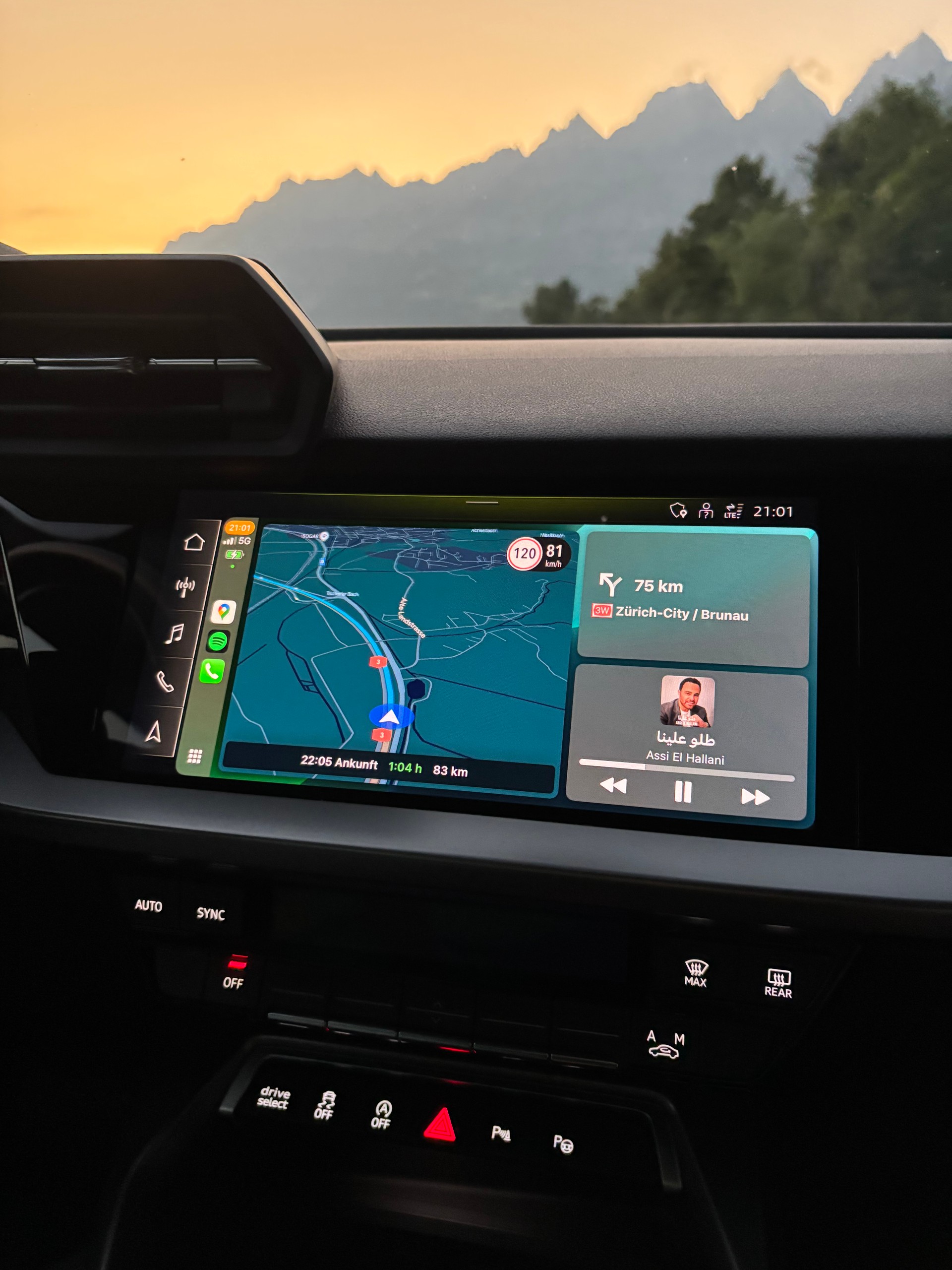 AUDI A3 Sportback 35 TFSI S line Attraction S-tronic-image-4