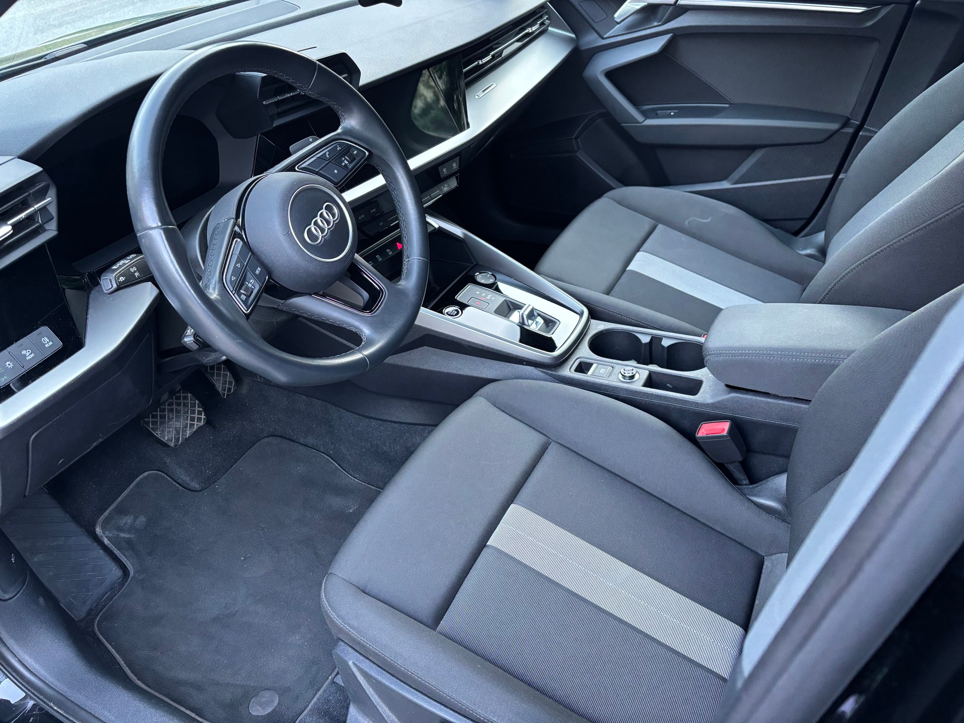 AUDI A3 Sportback 35 TFSI S line Attraction S-tronic-image-6