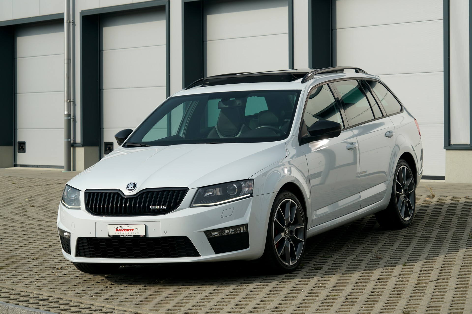 SKODA Octavia Combi 2.0 TSI RS DSG (CH)-image-0