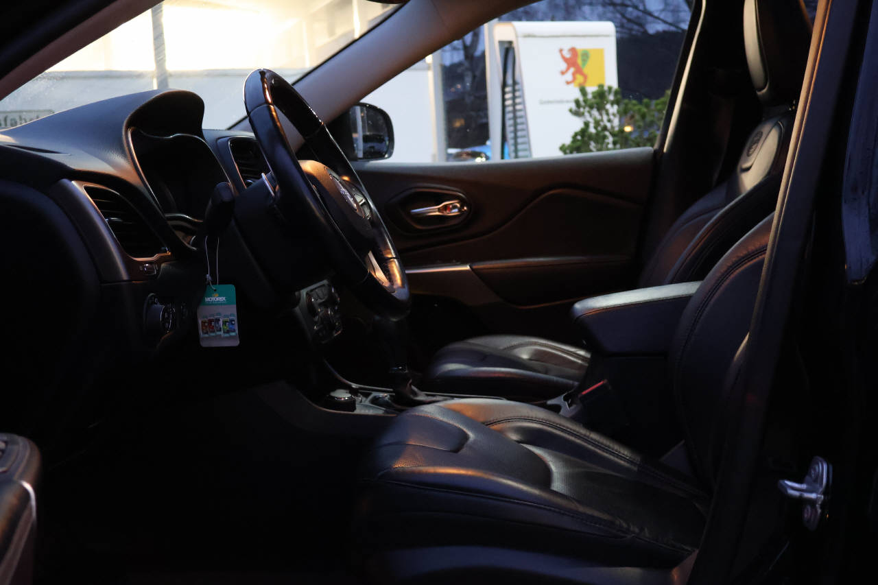 JEEP Cherokee 2.0 T Overland AWD-image-9