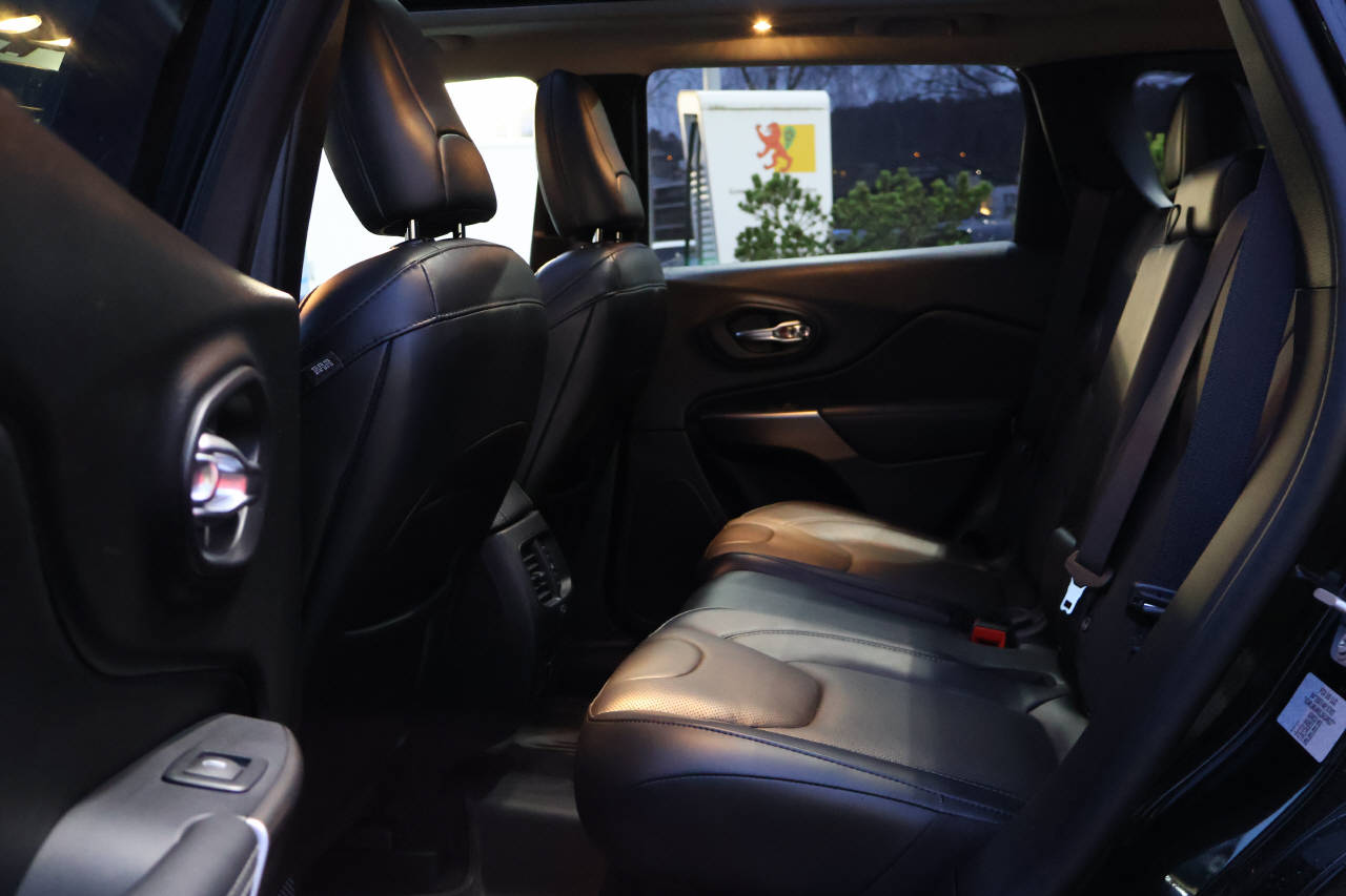 JEEP Cherokee 2.0 T Overland AWD-image-13