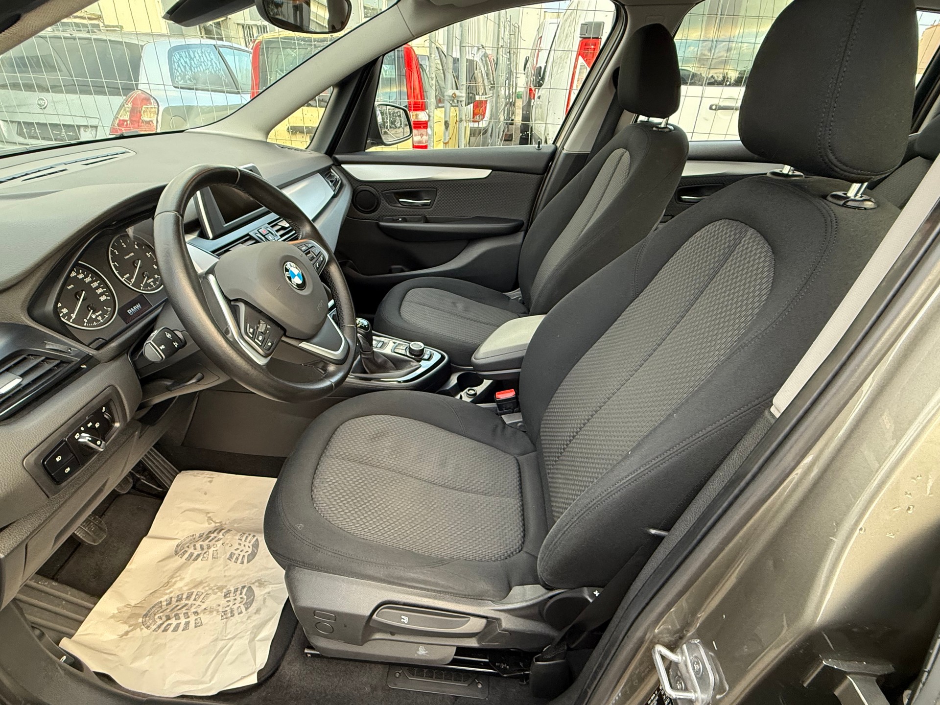 BMW 218d Gran Tourer-image-5