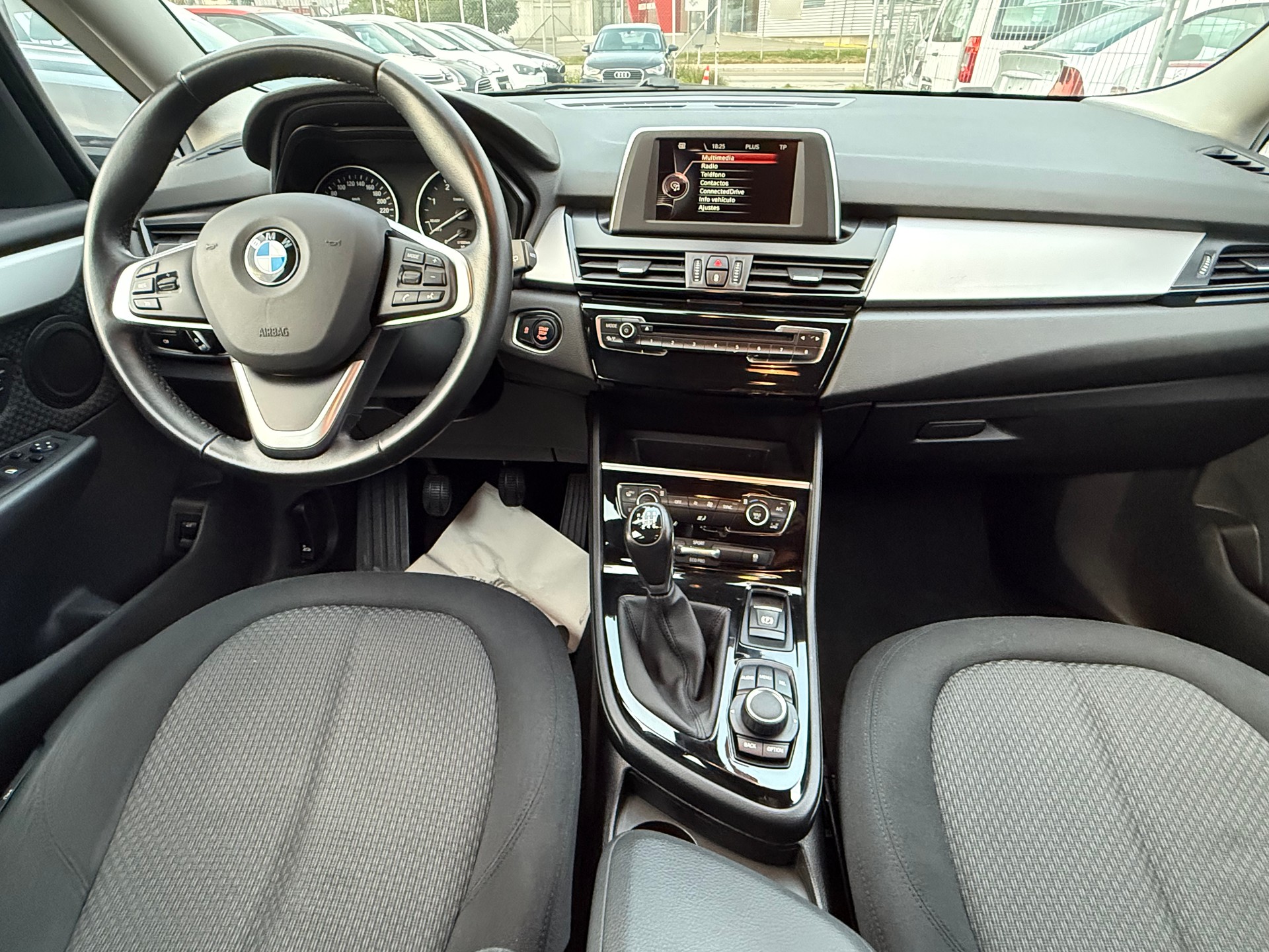 BMW 218d Gran Tourer-image-4
