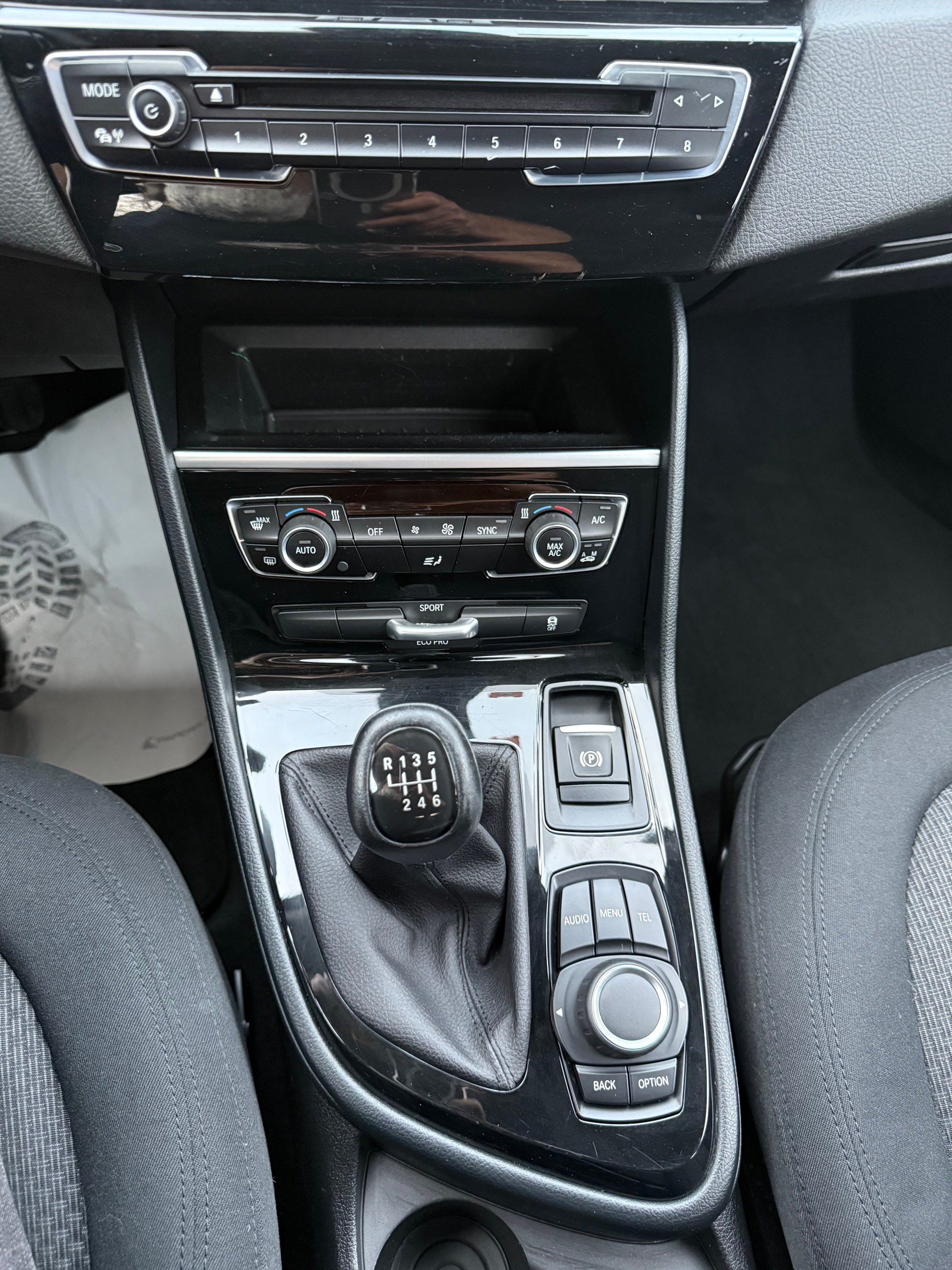 BMW 218d Gran Tourer-image-9