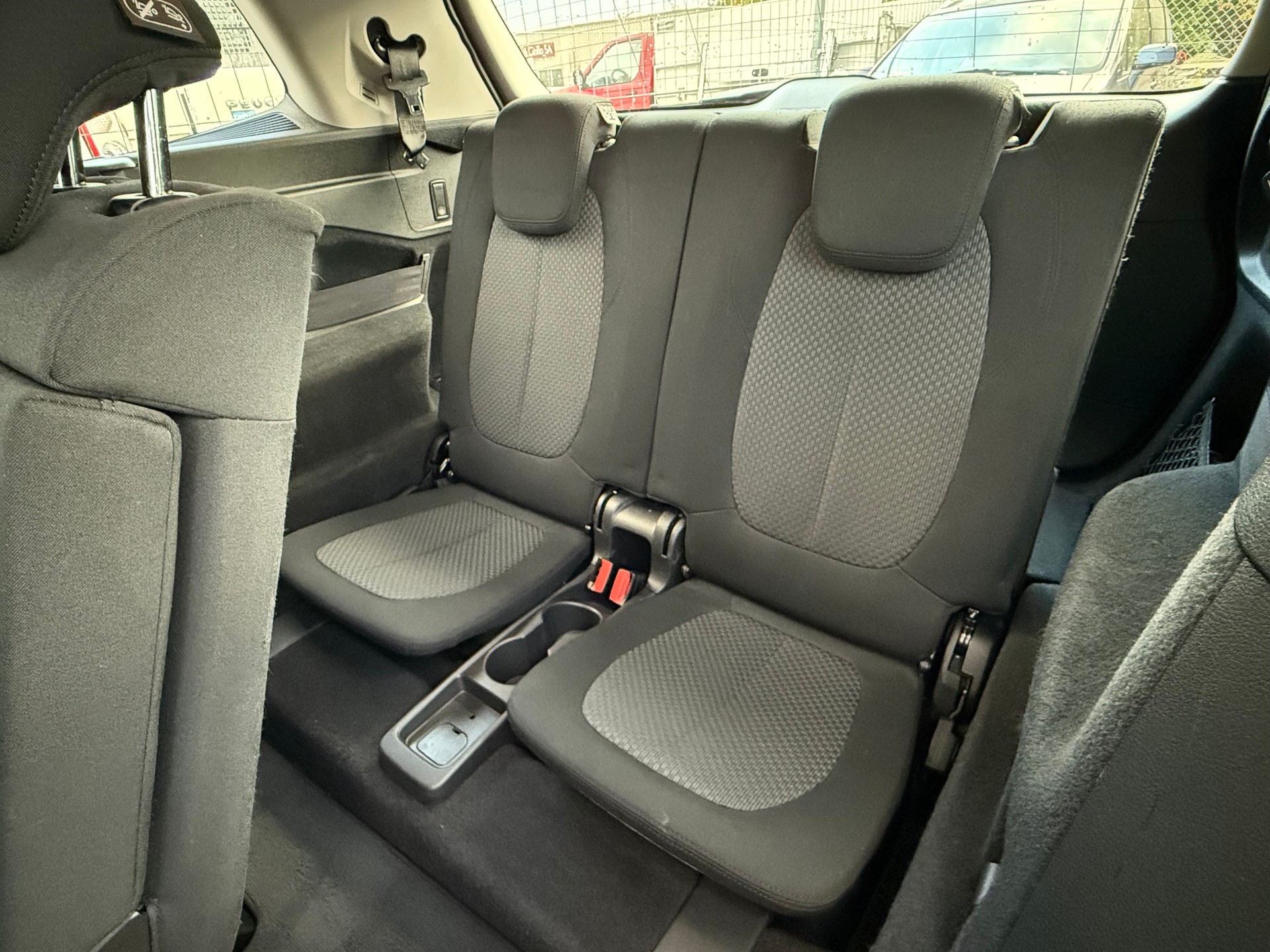 BMW 218d Gran Tourer-image-12