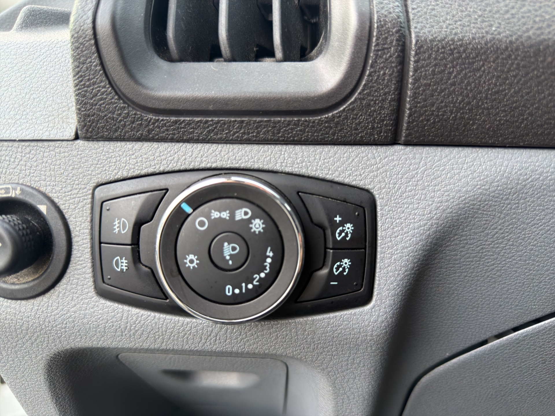 FORD Transit Van 350 L2H2 Trend 4WD-image-9
