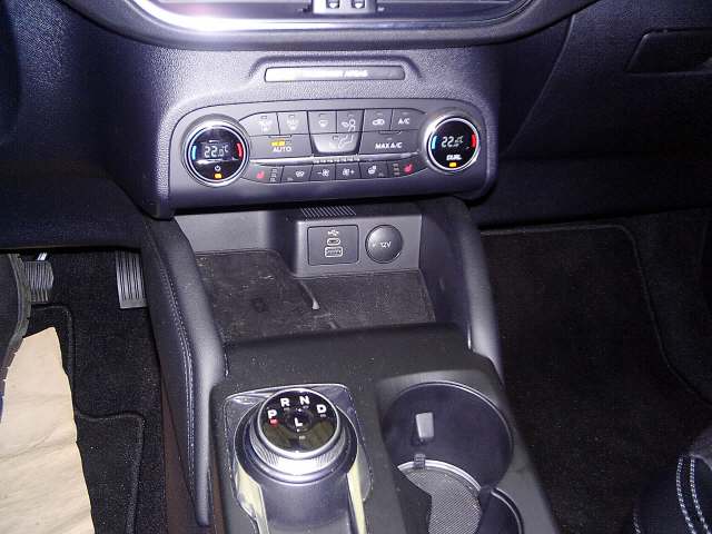 FORD Kuga 2.5 Hybrid Titanium X 4x4-image-8
