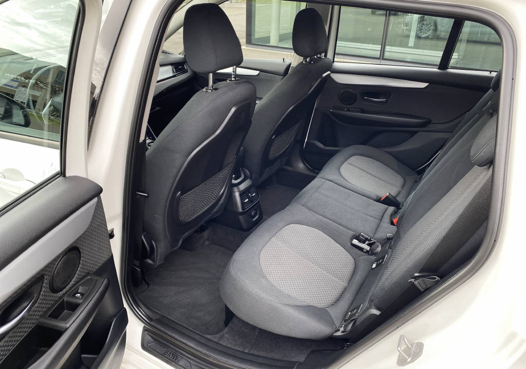 BMW 218d xDrive Gran Tourer-image-9