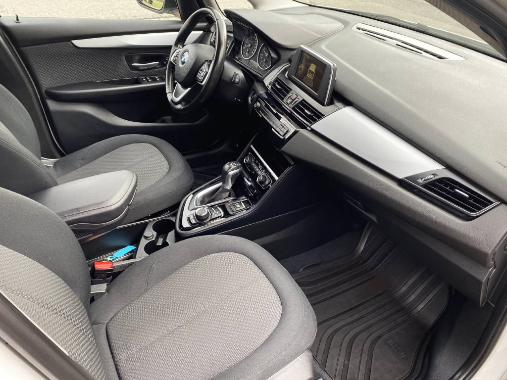 BMW 218d xDrive Gran Tourer-image-8