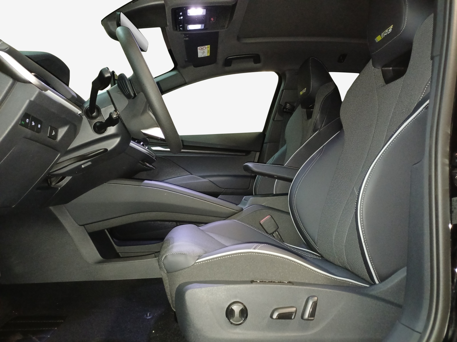 SKODA Enyaq 4x4 RS-image-9