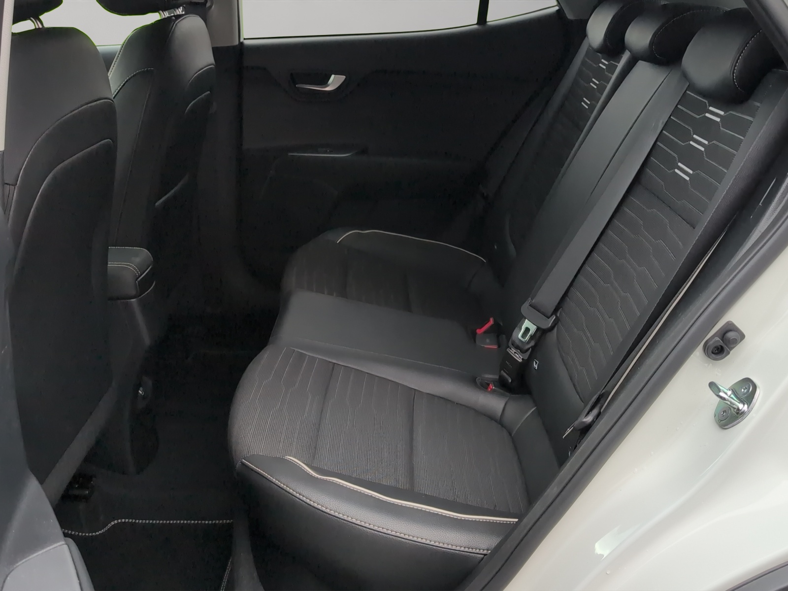 KIA Stonic 1.0 T-GDi DCT GT-Line Automat / inkl. Winterräder / Herstellergarantie bis 2032-image-13