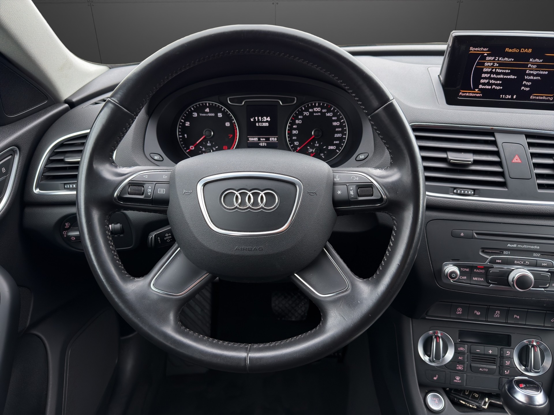 AUDI Q3 2.0 TFSI quattro S-tronic-image-10