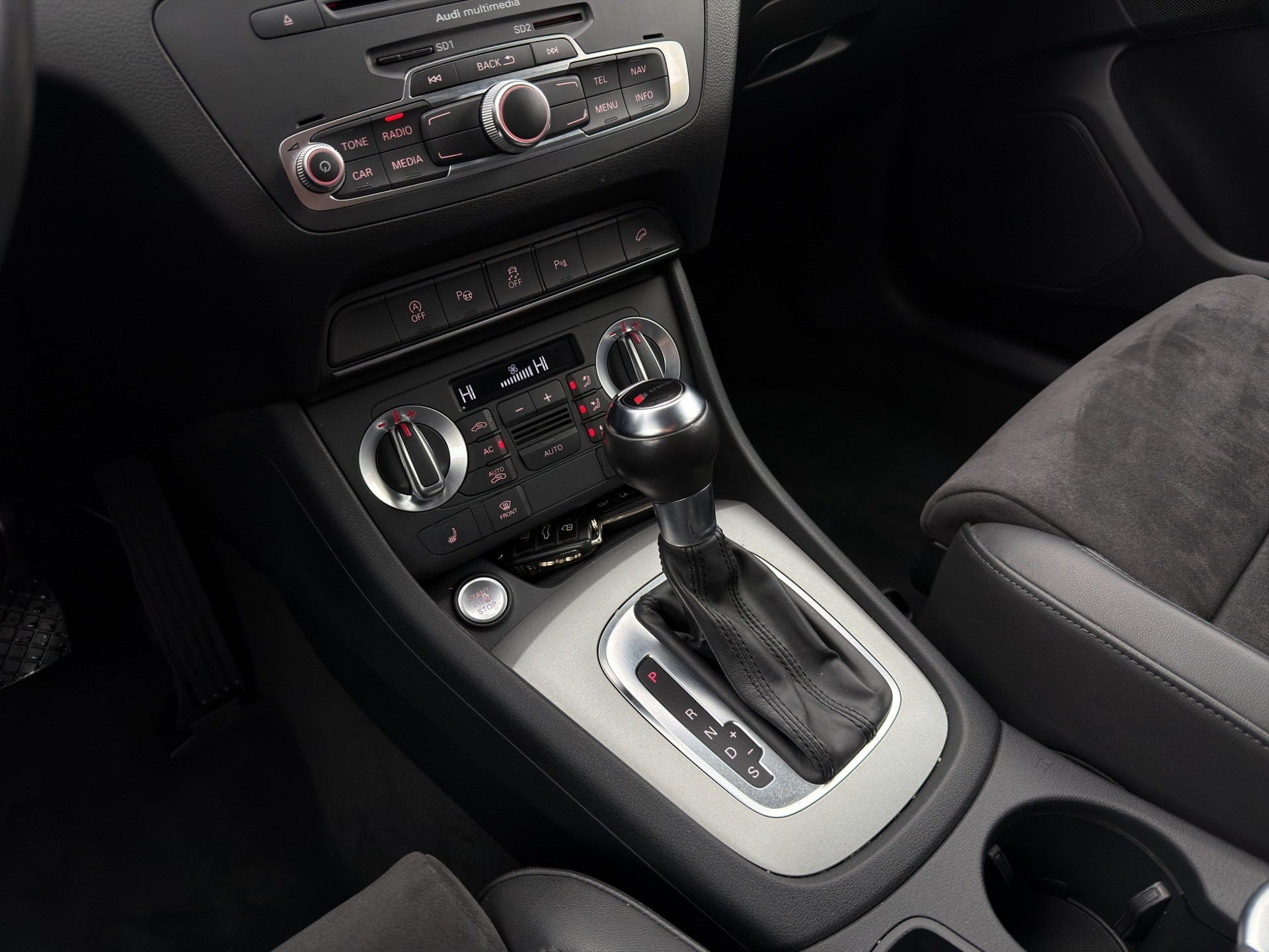 AUDI Q3 2.0 TFSI quattro S-tronic-image-11