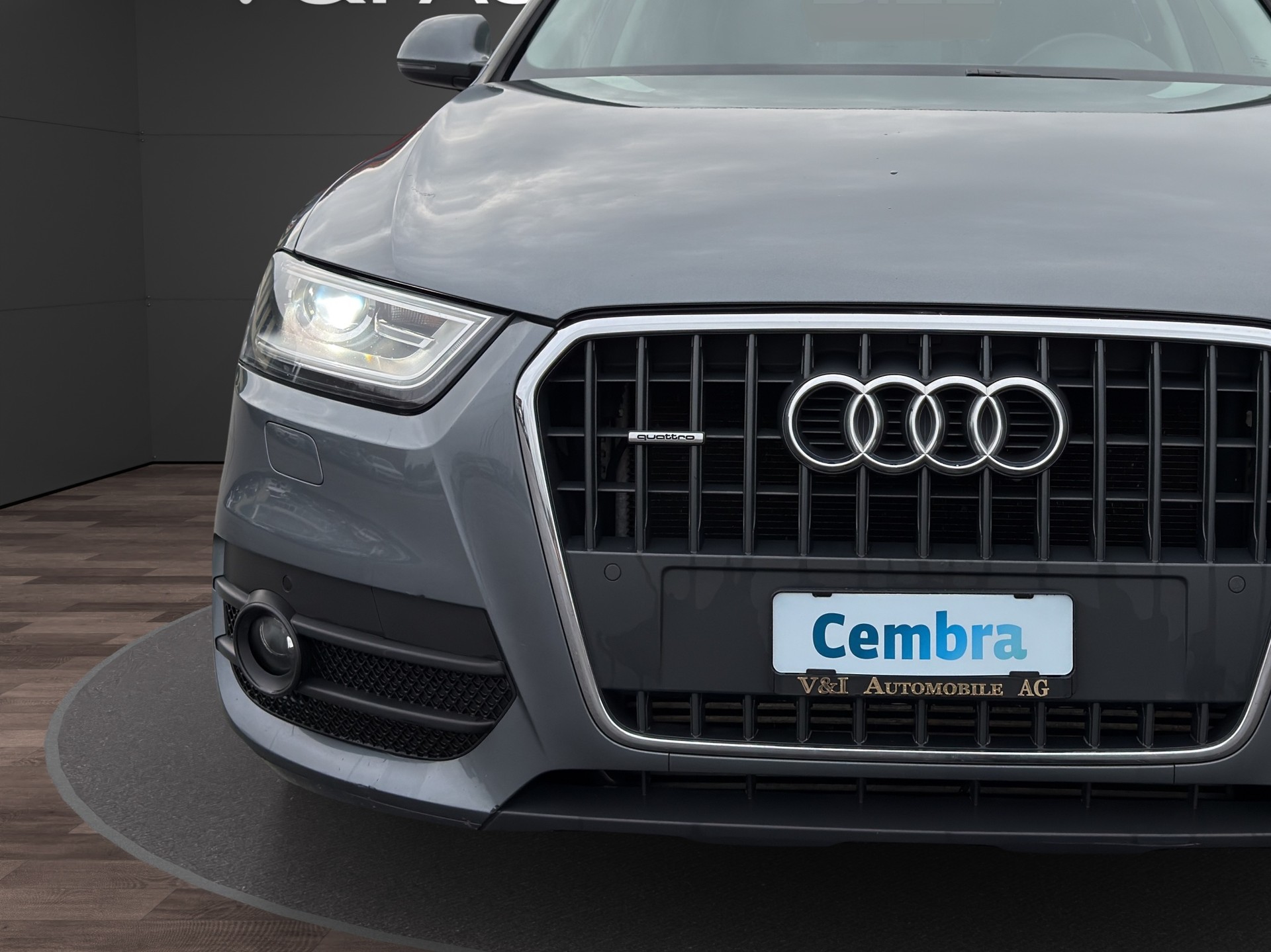 AUDI Q3 2.0 TFSI quattro S-tronic-image-5